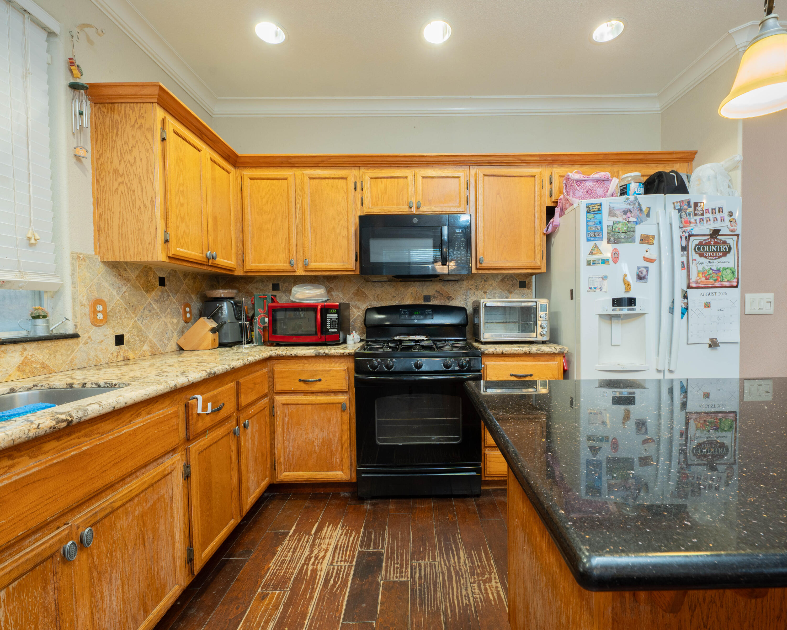 2059 W Cheryll Ct, Porterville, CA 93257