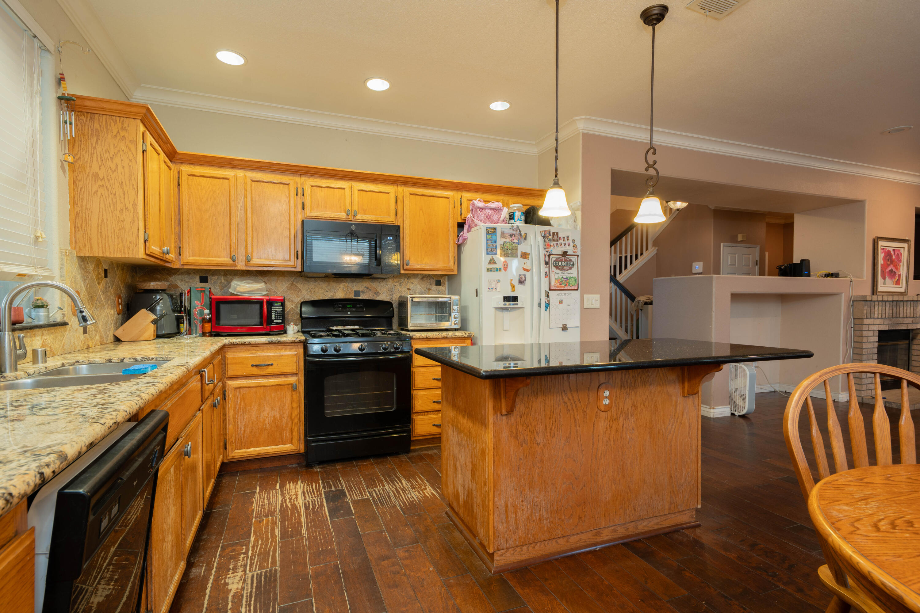 2059 W Cheryll Ct, Porterville, CA 93257