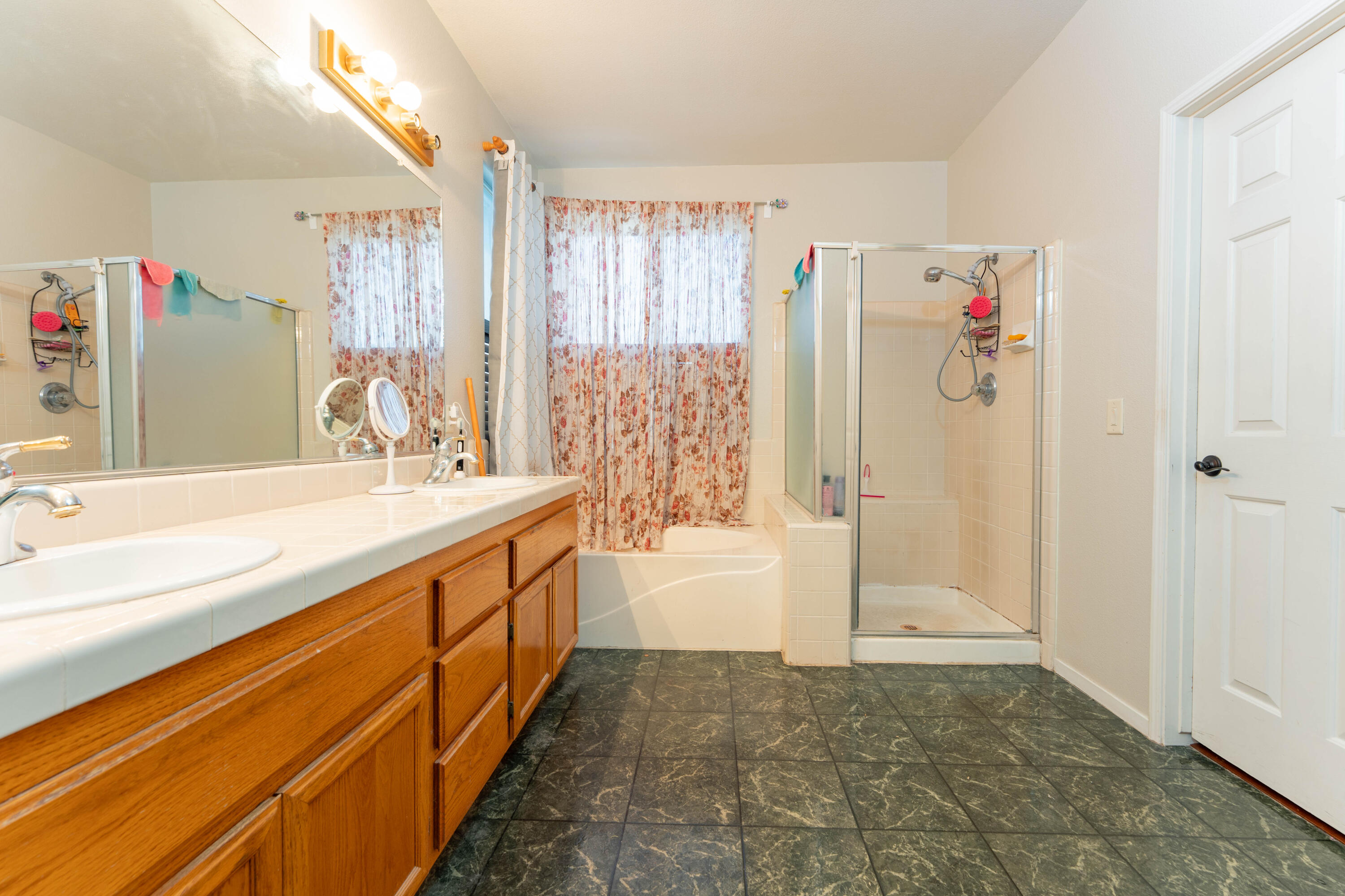 2059 W Cheryll Ct, Porterville, CA 93257