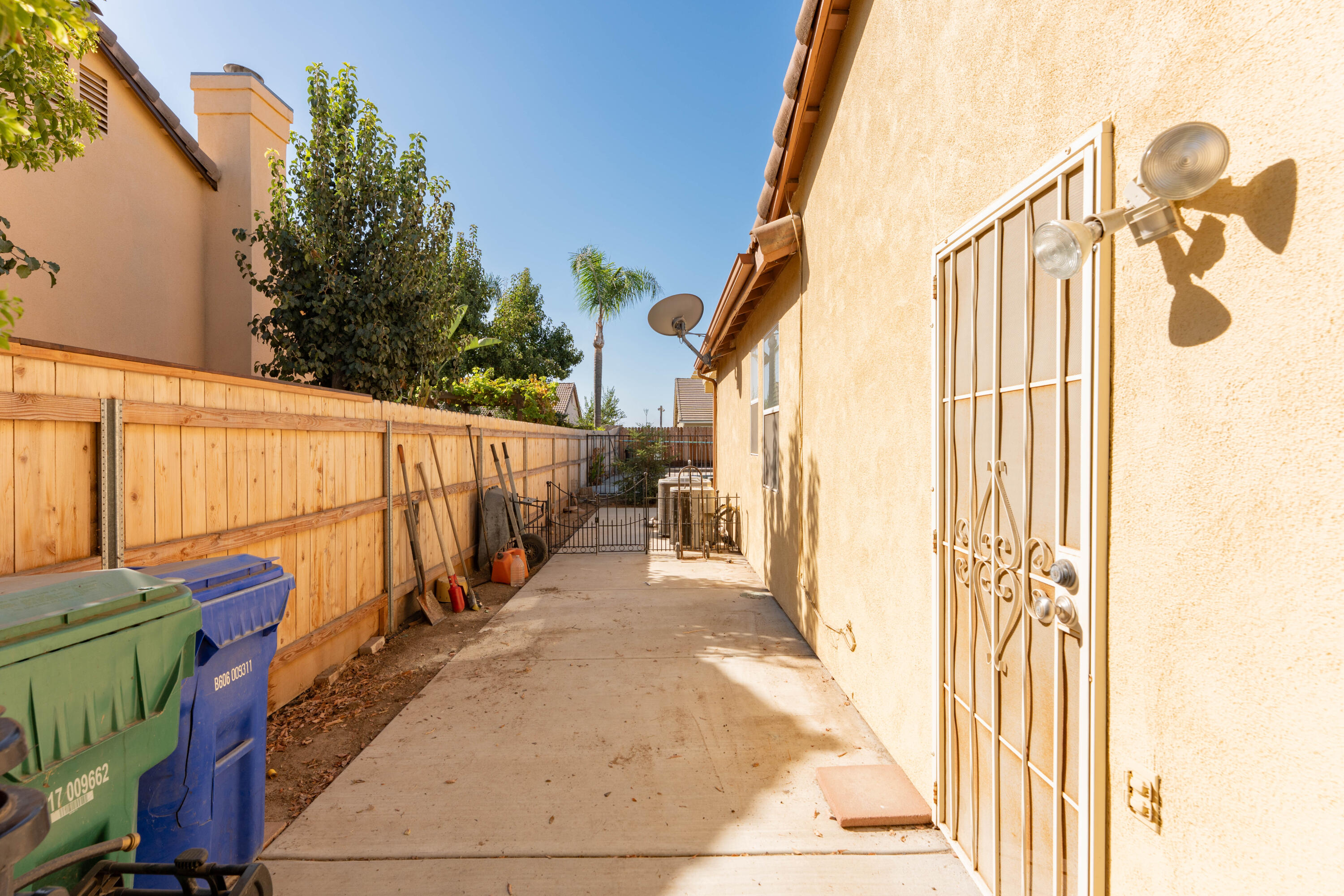 2059 W Cheryll Ct, Porterville, CA 93257