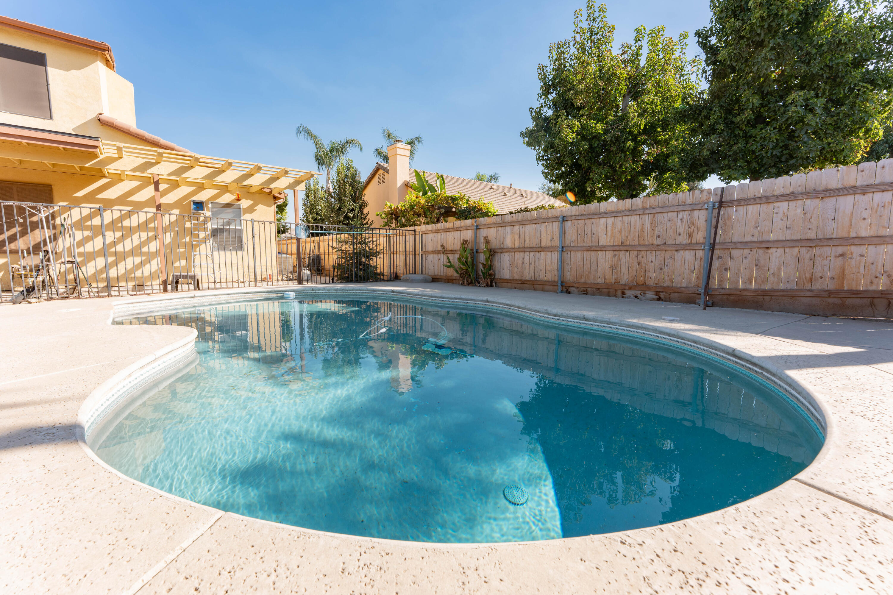 2059 W Cheryll Ct, Porterville, CA 93257
