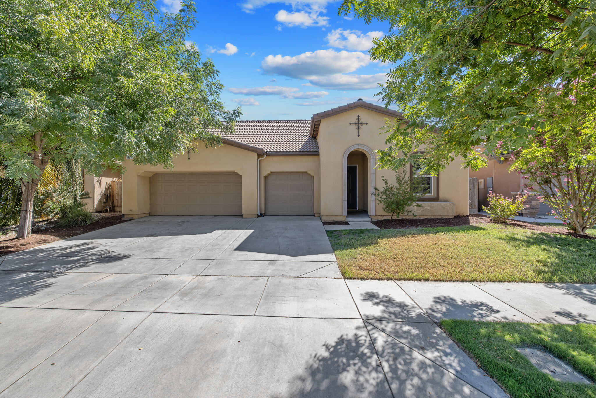 3125 W Stewart Ave, Visalia, CA 93291