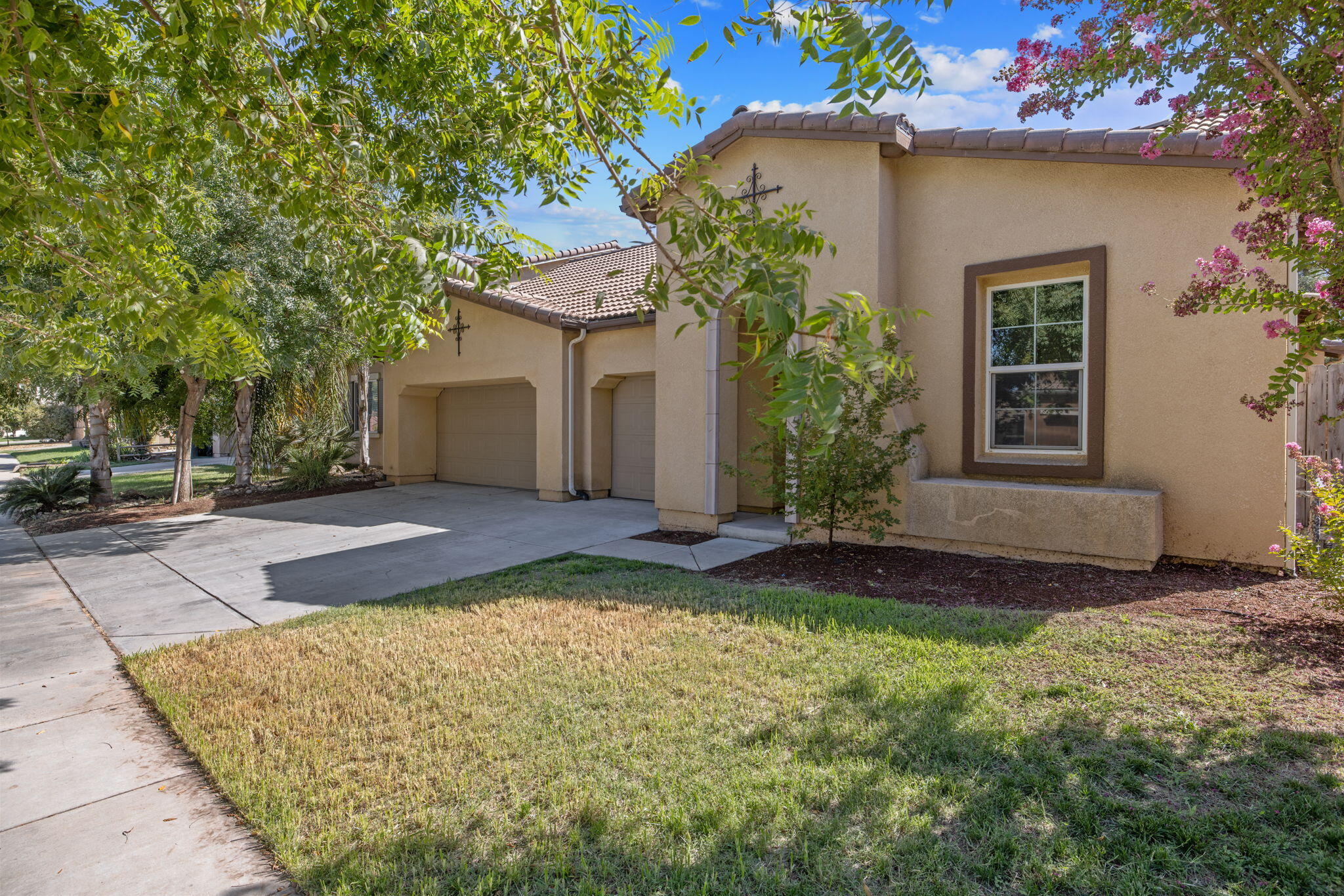 3125 W Stewart Ave, Visalia, CA 93291