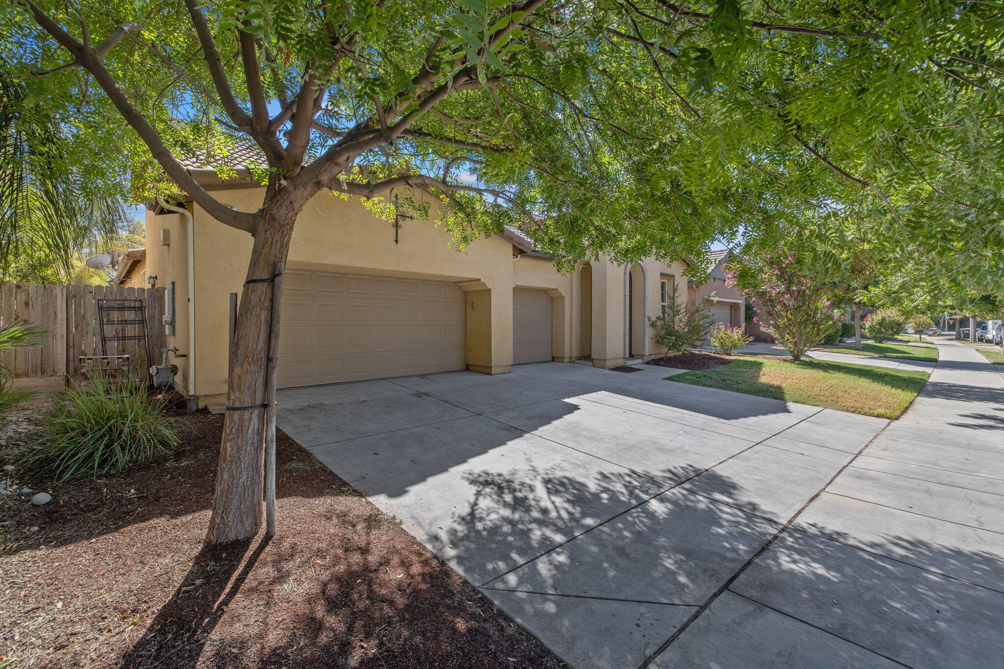 3125 W Stewart Ave, Visalia, CA 93291