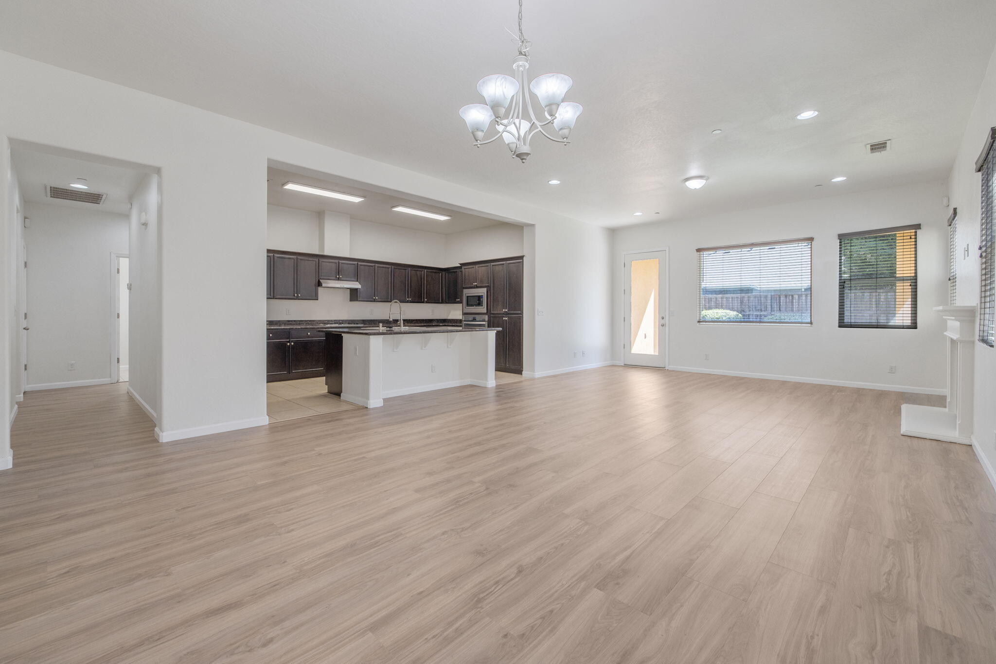 3125 W Stewart Ave, Visalia, CA 93291