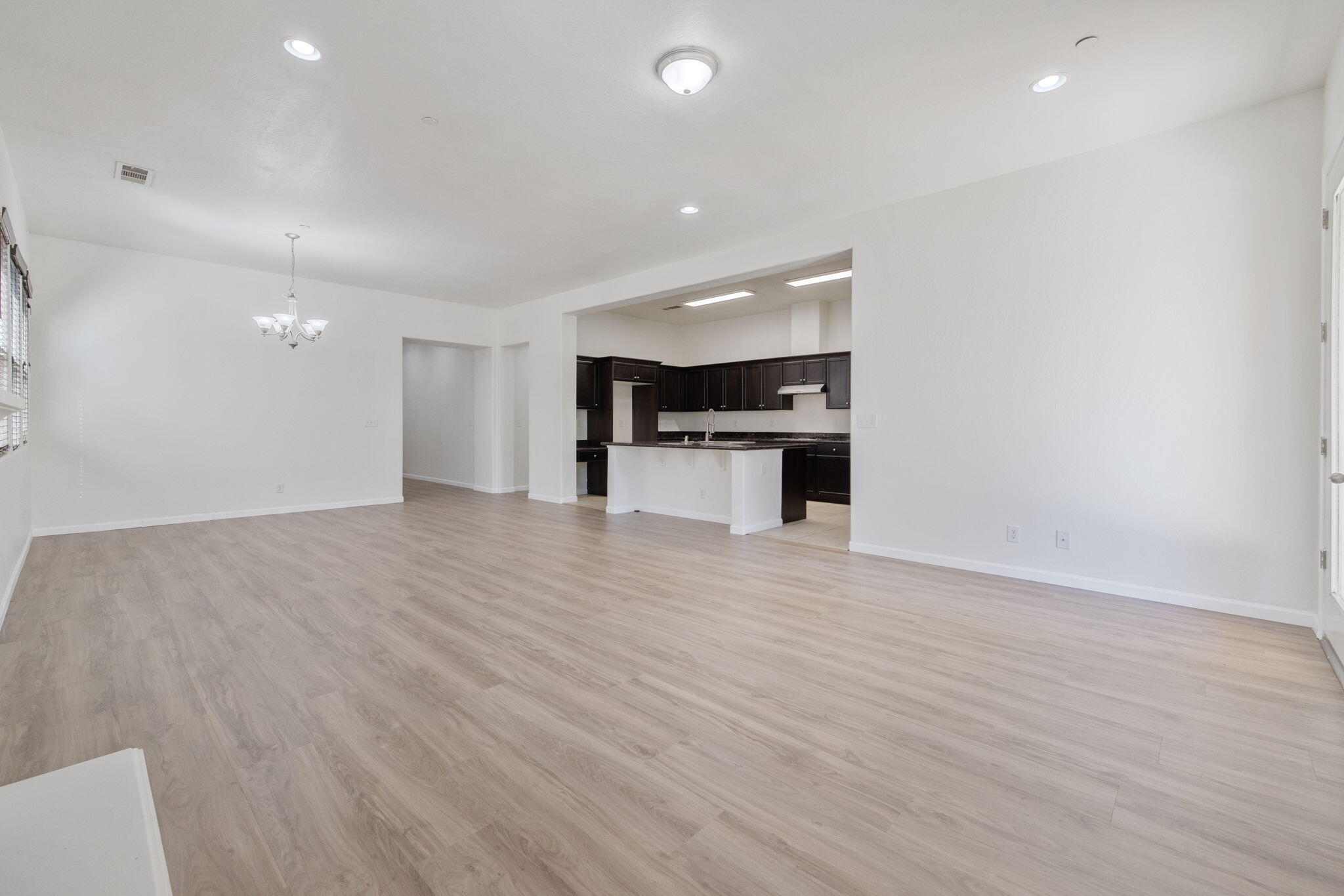 3125 W Stewart Ave, Visalia, CA 93291