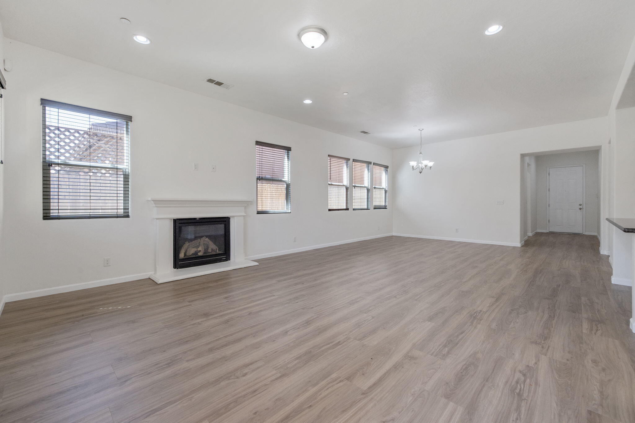 3125 W Stewart Ave, Visalia, CA 93291