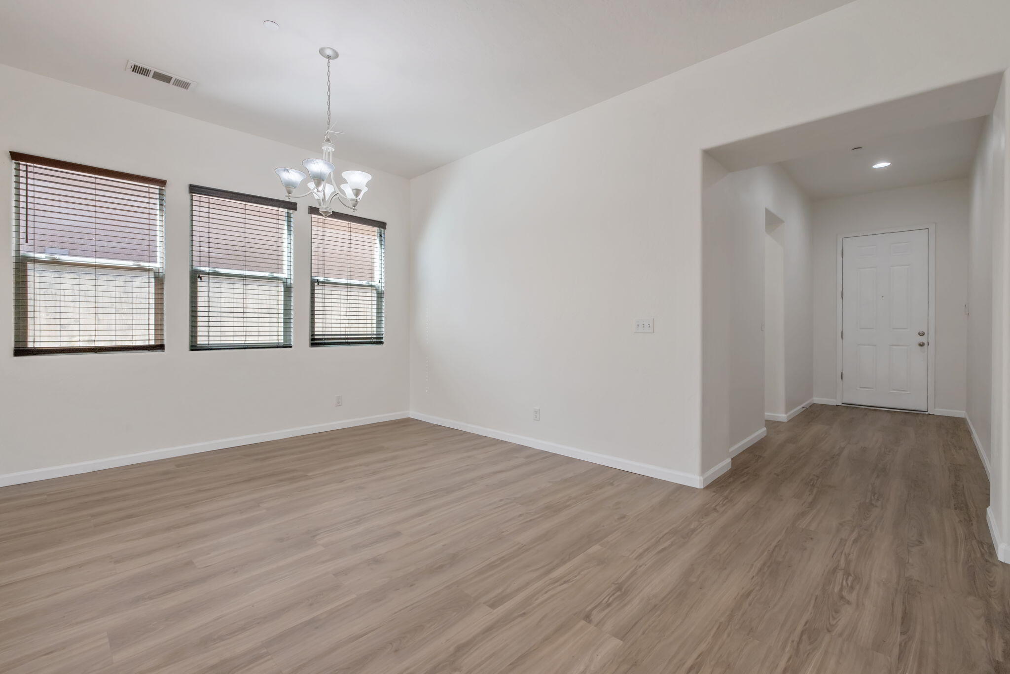 3125 W Stewart Ave, Visalia, CA 93291