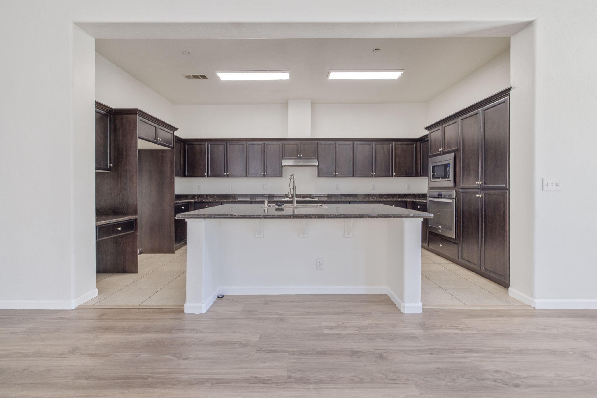 3125 W Stewart Ave, Visalia, CA 93291