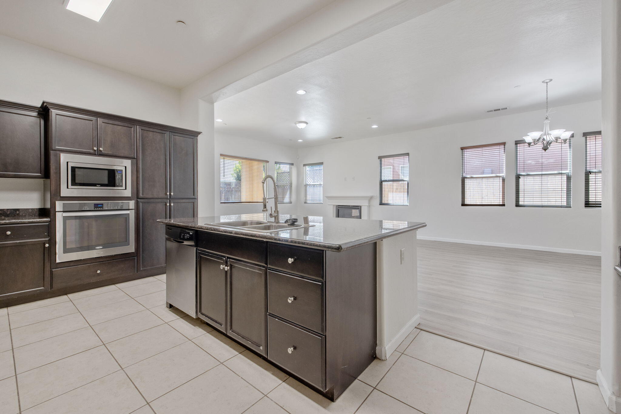 3125 W Stewart Ave, Visalia, CA 93291