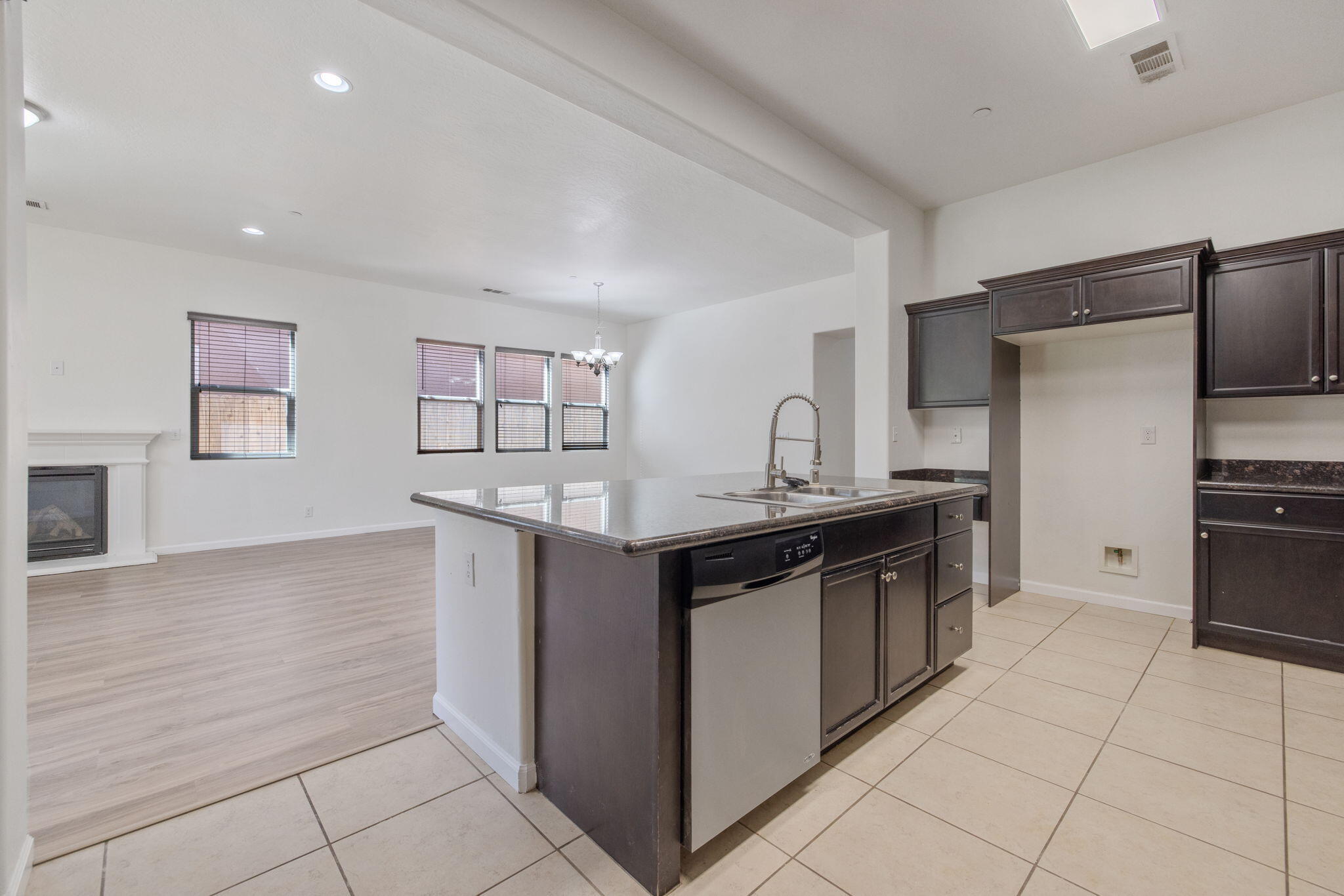 3125 W Stewart Ave, Visalia, CA 93291