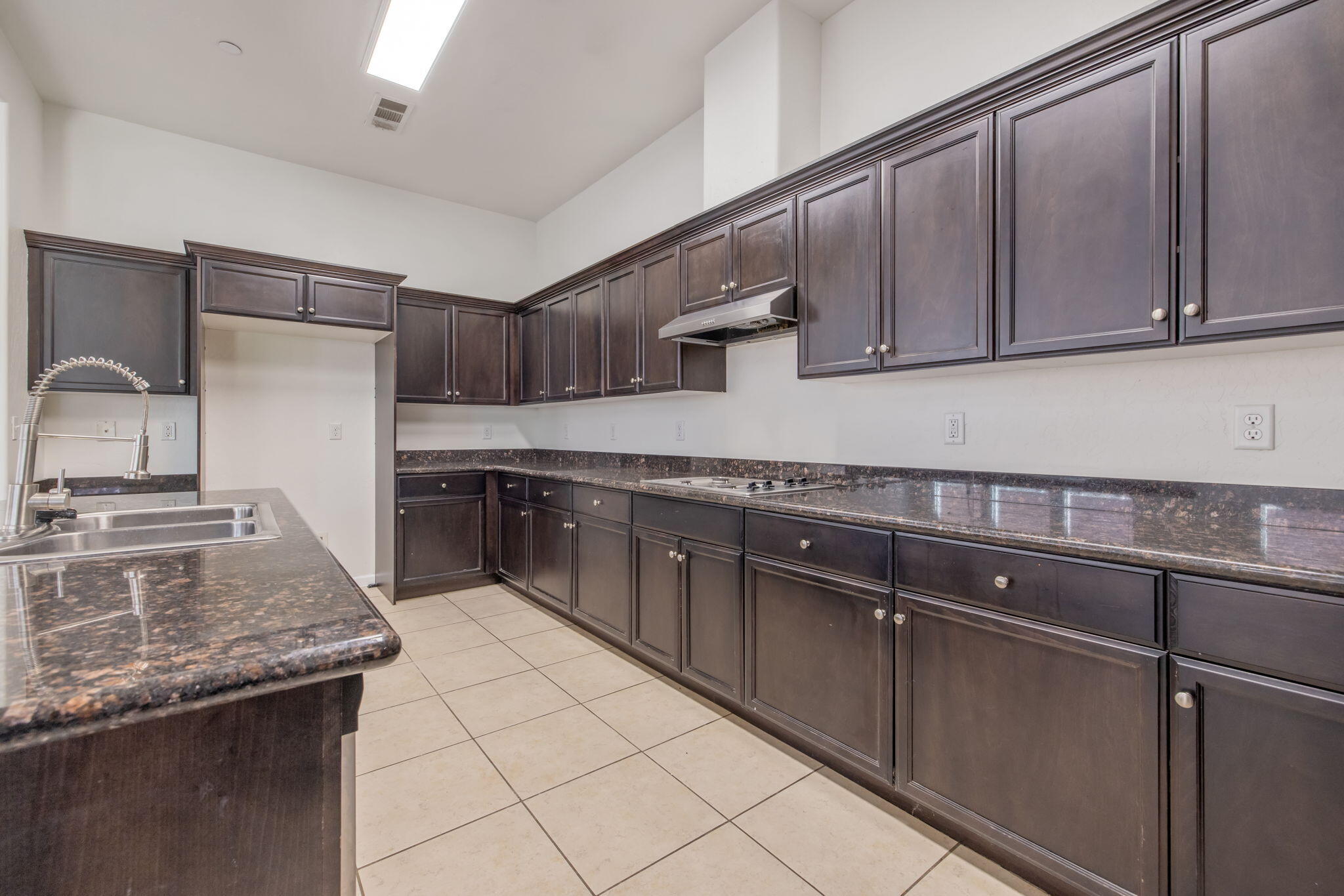 3125 W Stewart Ave, Visalia, CA 93291