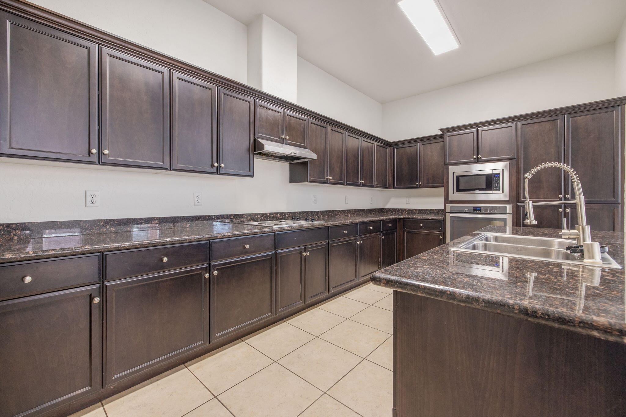 3125 W Stewart Ave, Visalia, CA 93291