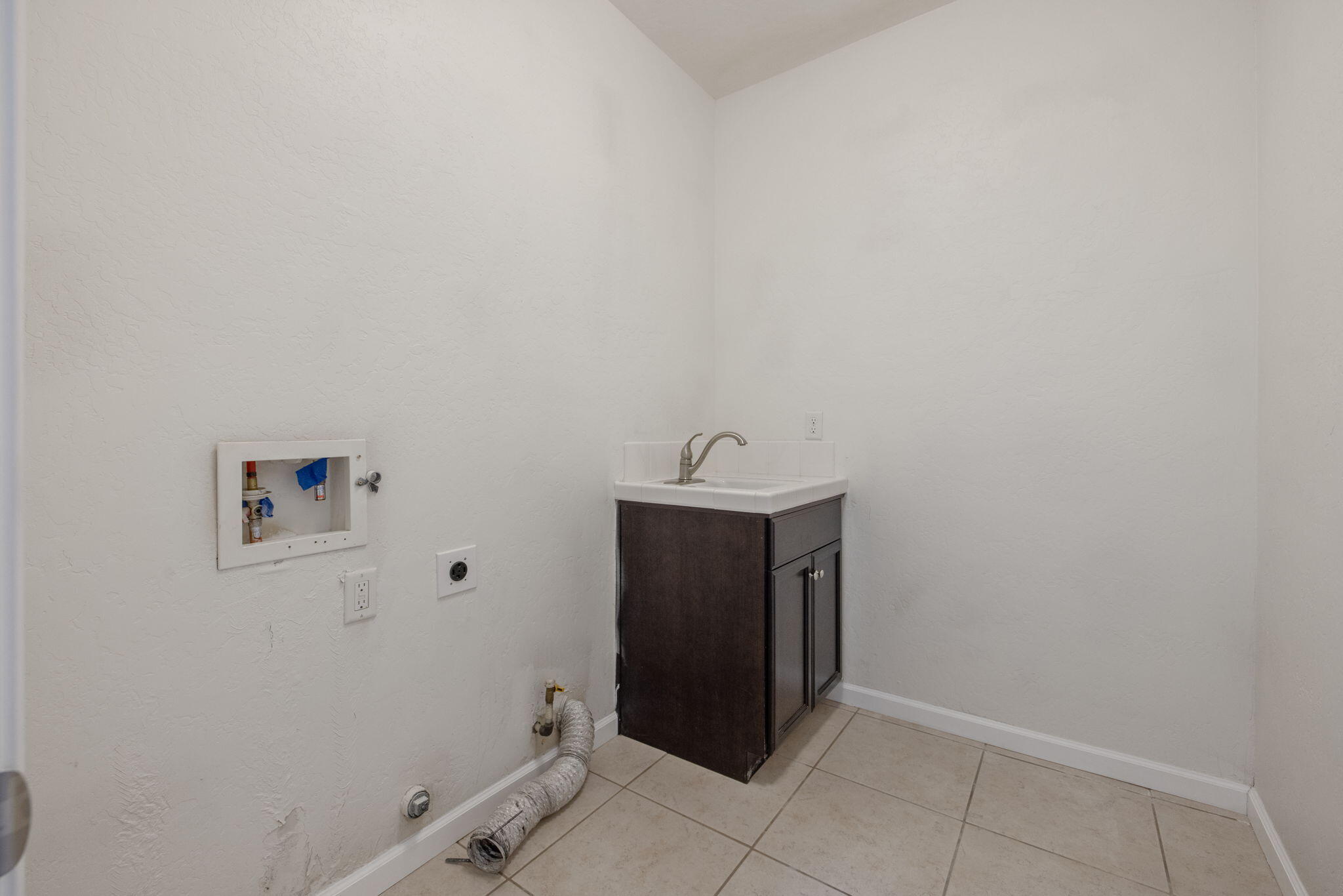 3125 W Stewart Ave, Visalia, CA 93291