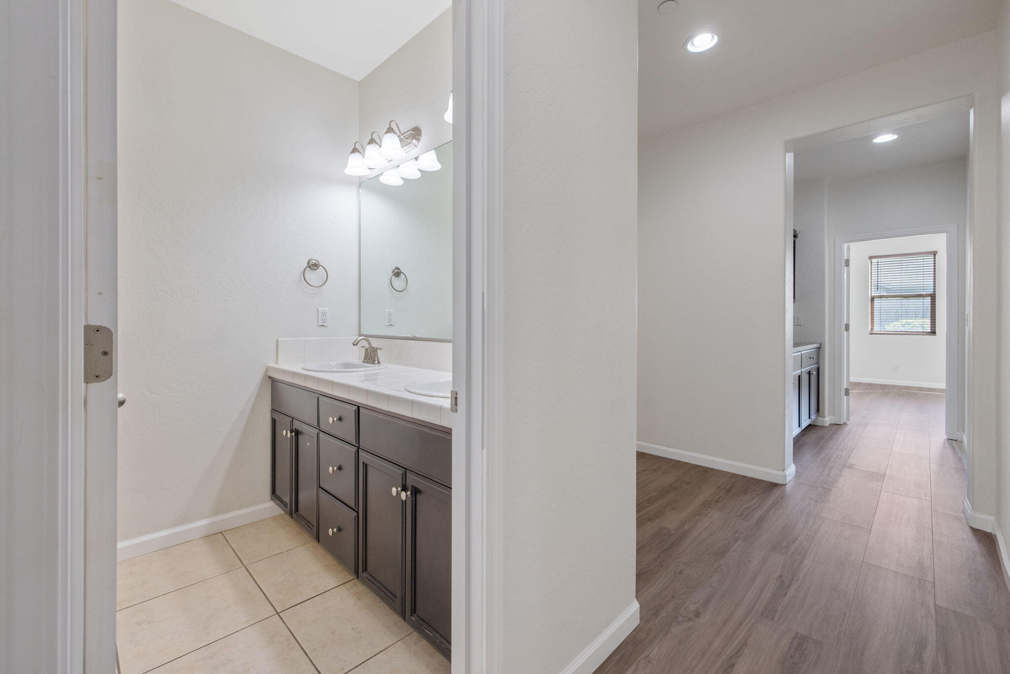 3125 W Stewart Ave, Visalia, CA 93291