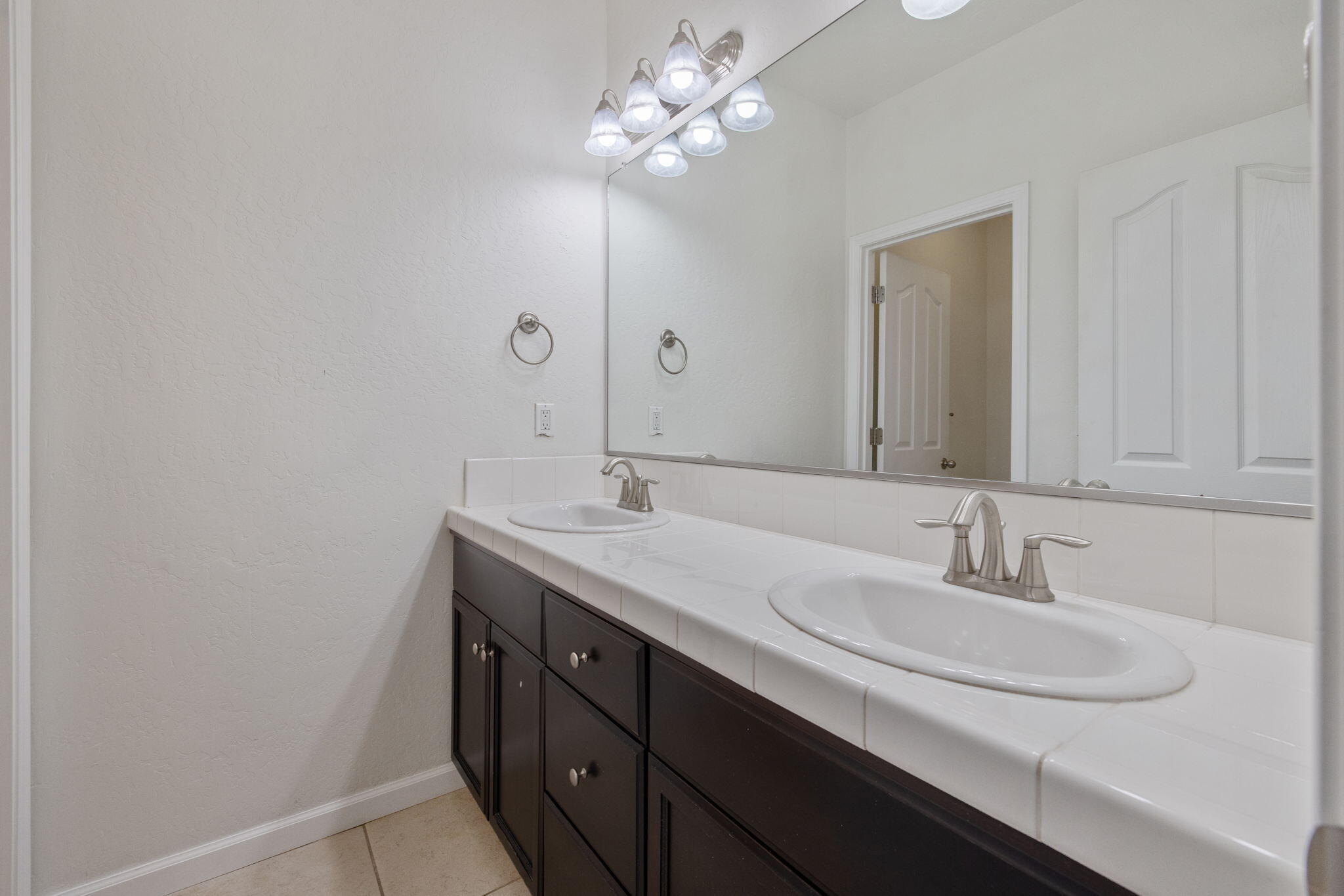 3125 W Stewart Ave, Visalia, CA 93291