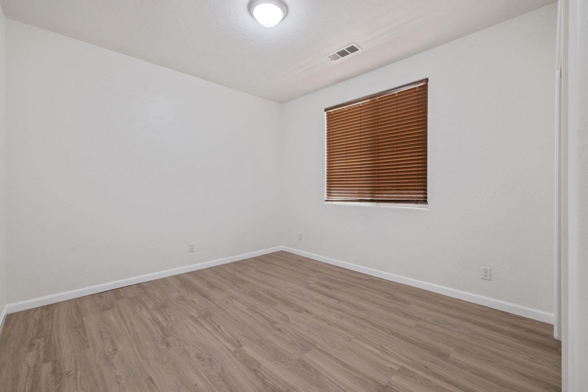 3125 W Stewart Ave, Visalia, CA 93291
