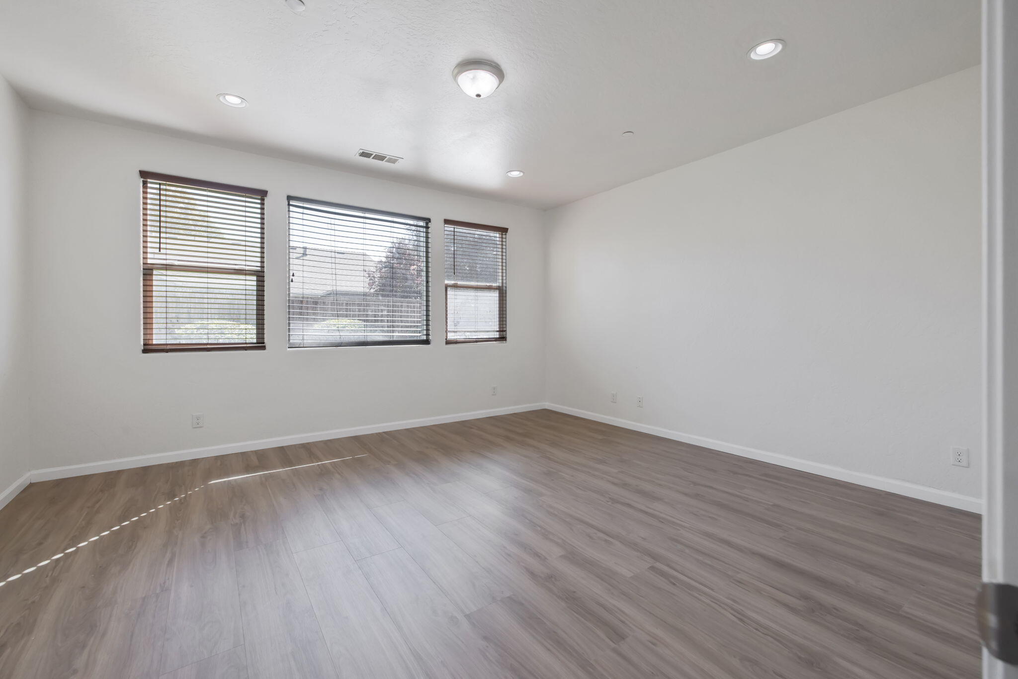 3125 W Stewart Ave, Visalia, CA 93291