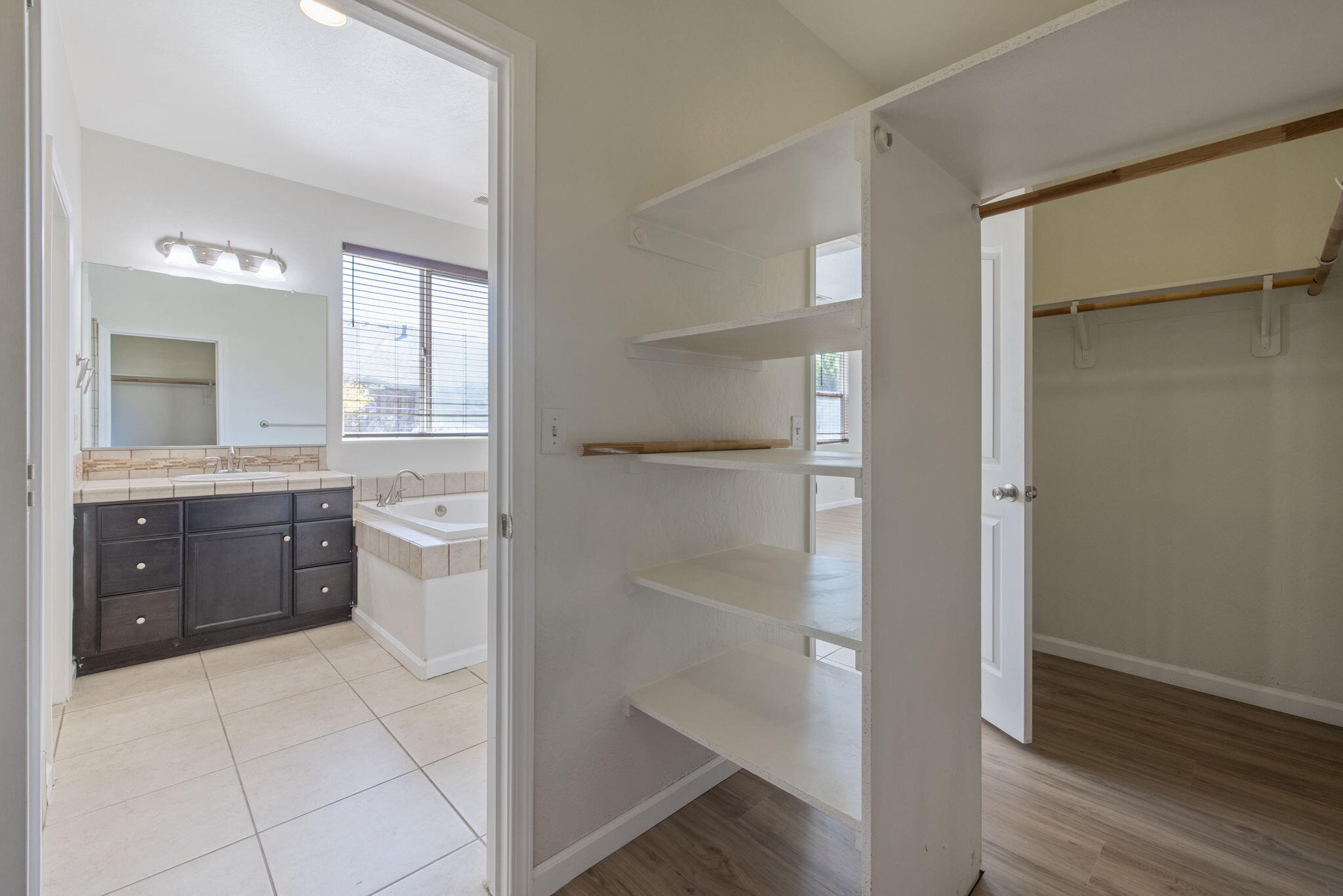 3125 W Stewart Ave, Visalia, CA 93291
