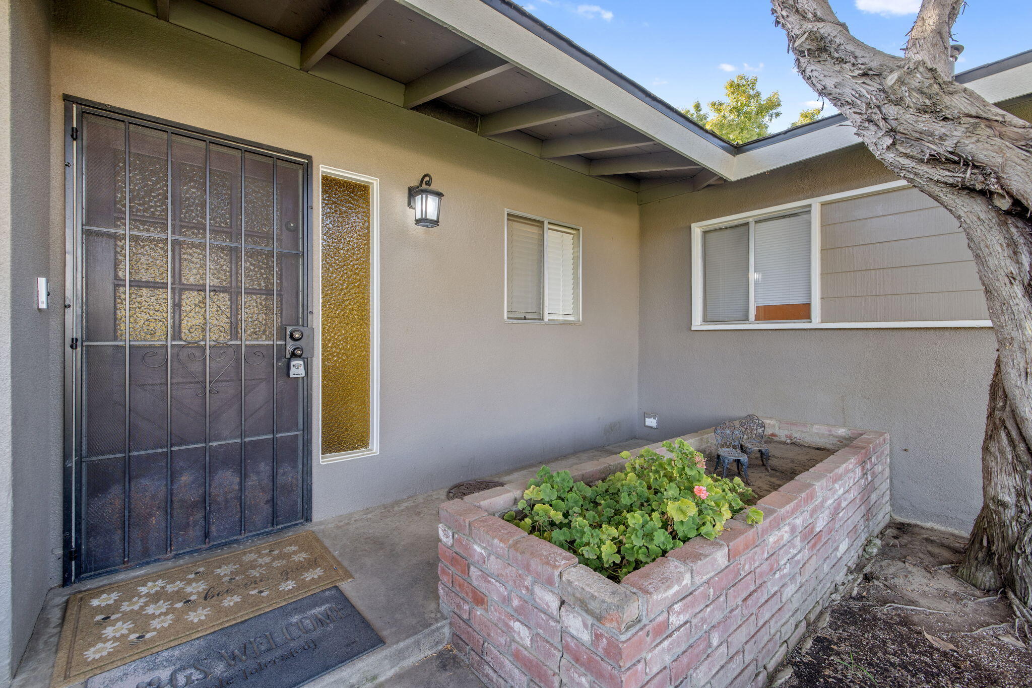 817 N Arbor, Tulare, CA 93274