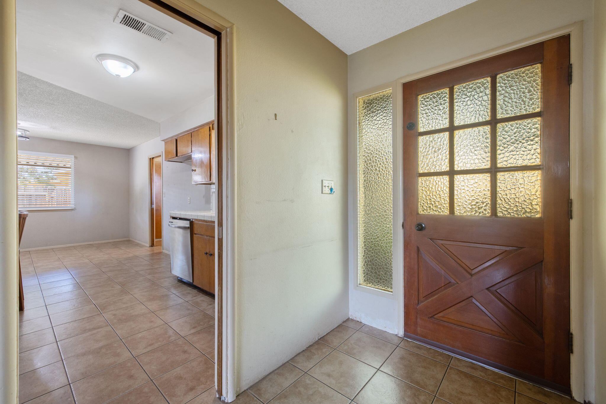 817 N Arbor, Tulare, CA 93274