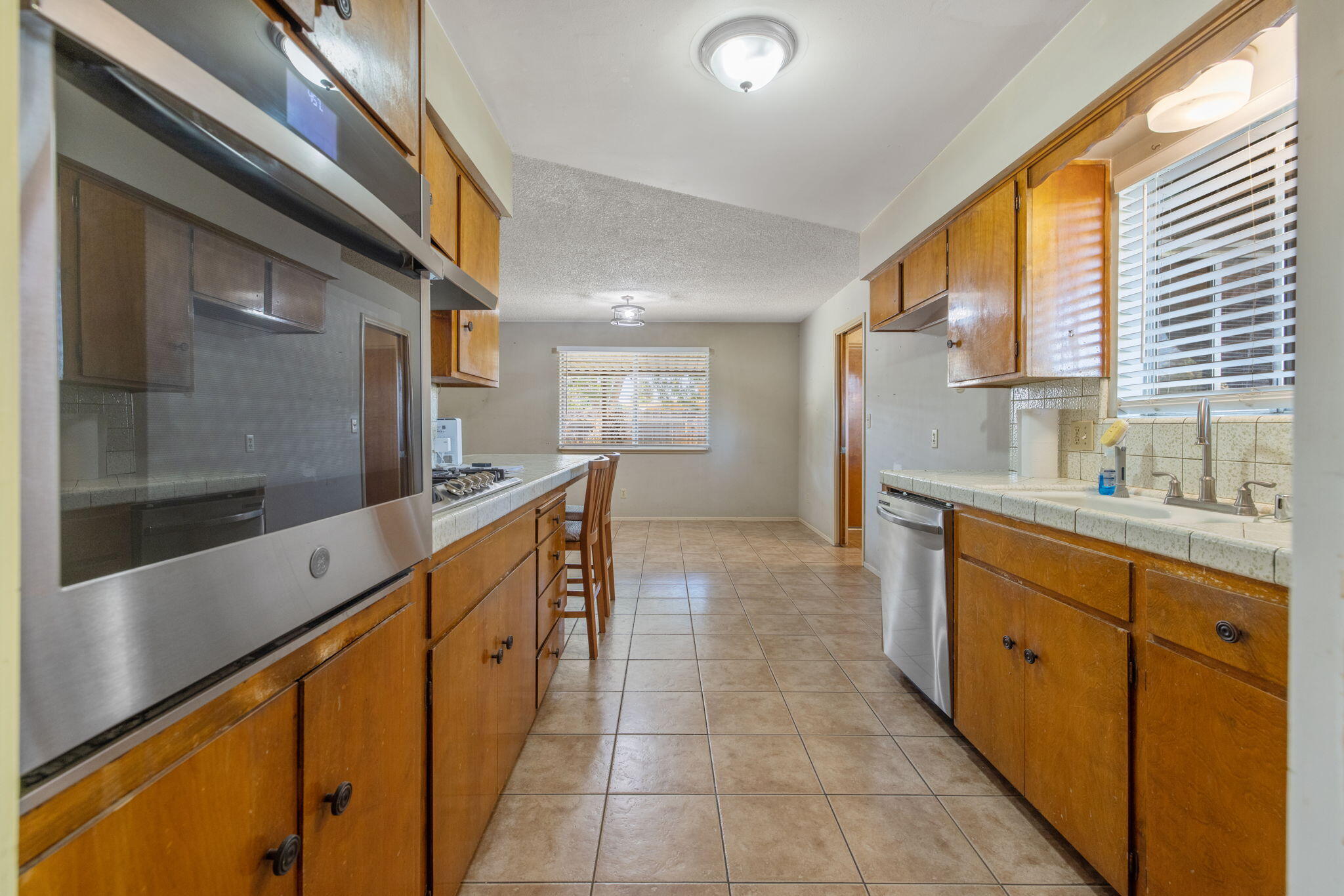 817 N Arbor, Tulare, CA 93274