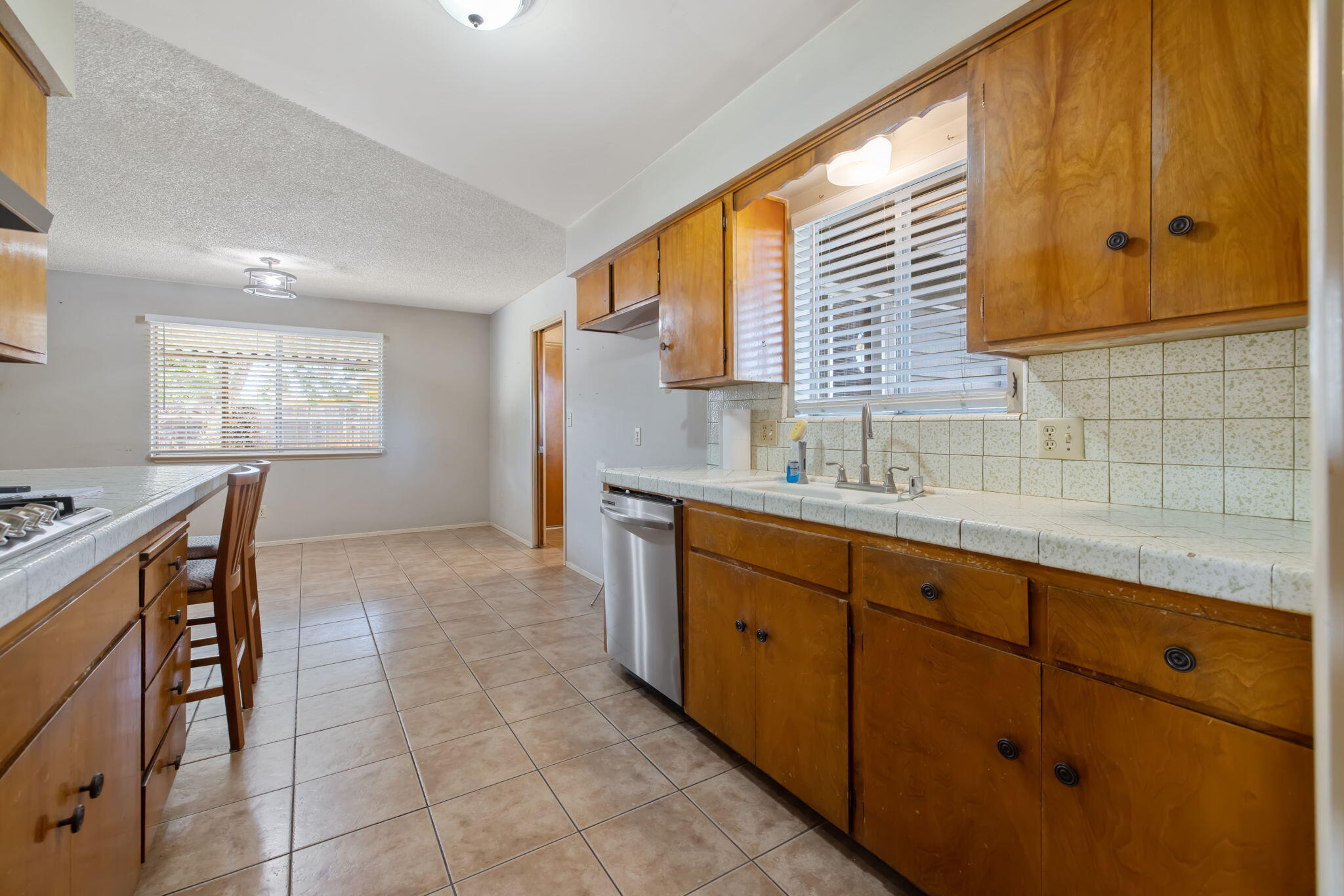 817 N Arbor, Tulare, CA 93274