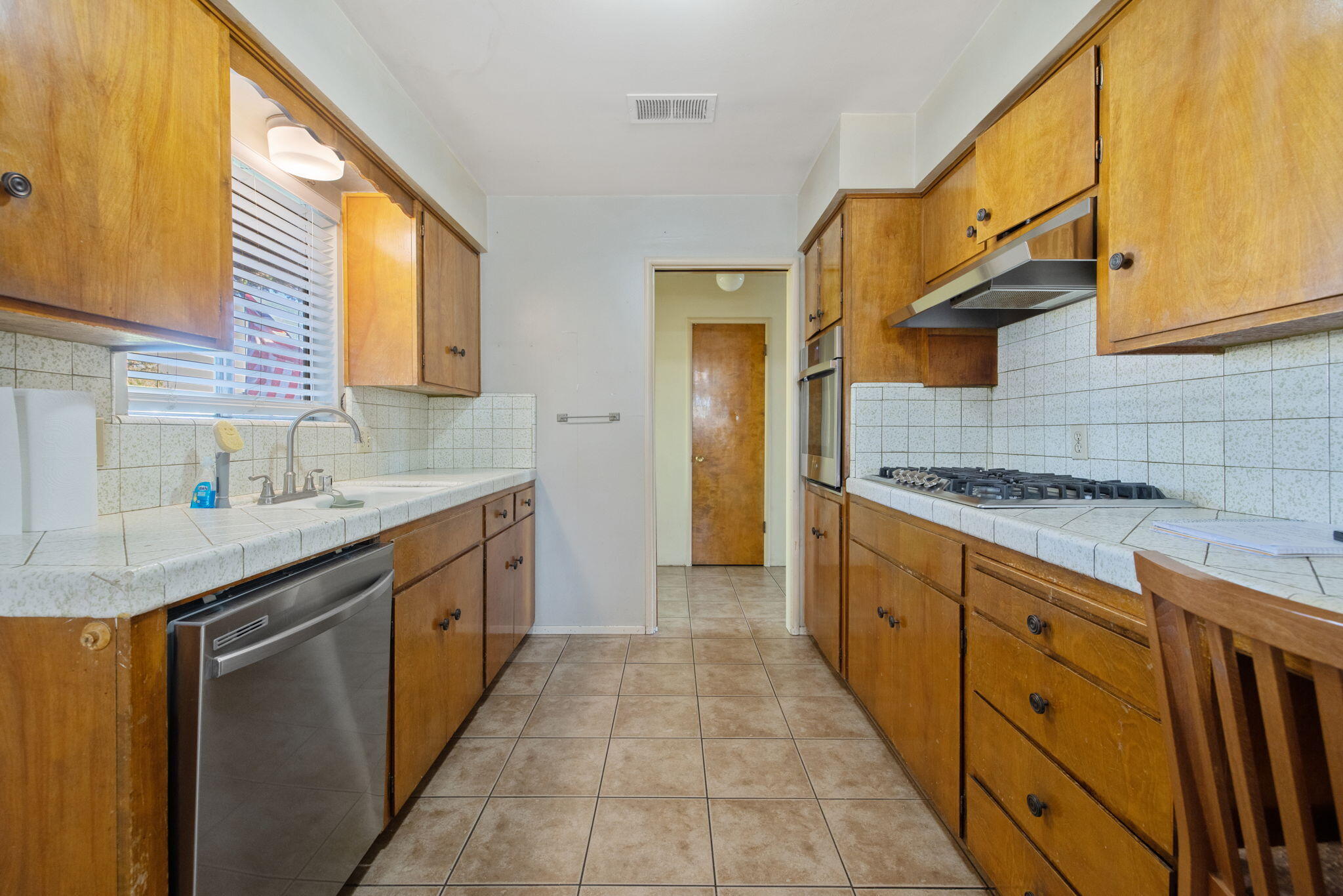 817 N Arbor, Tulare, CA 93274