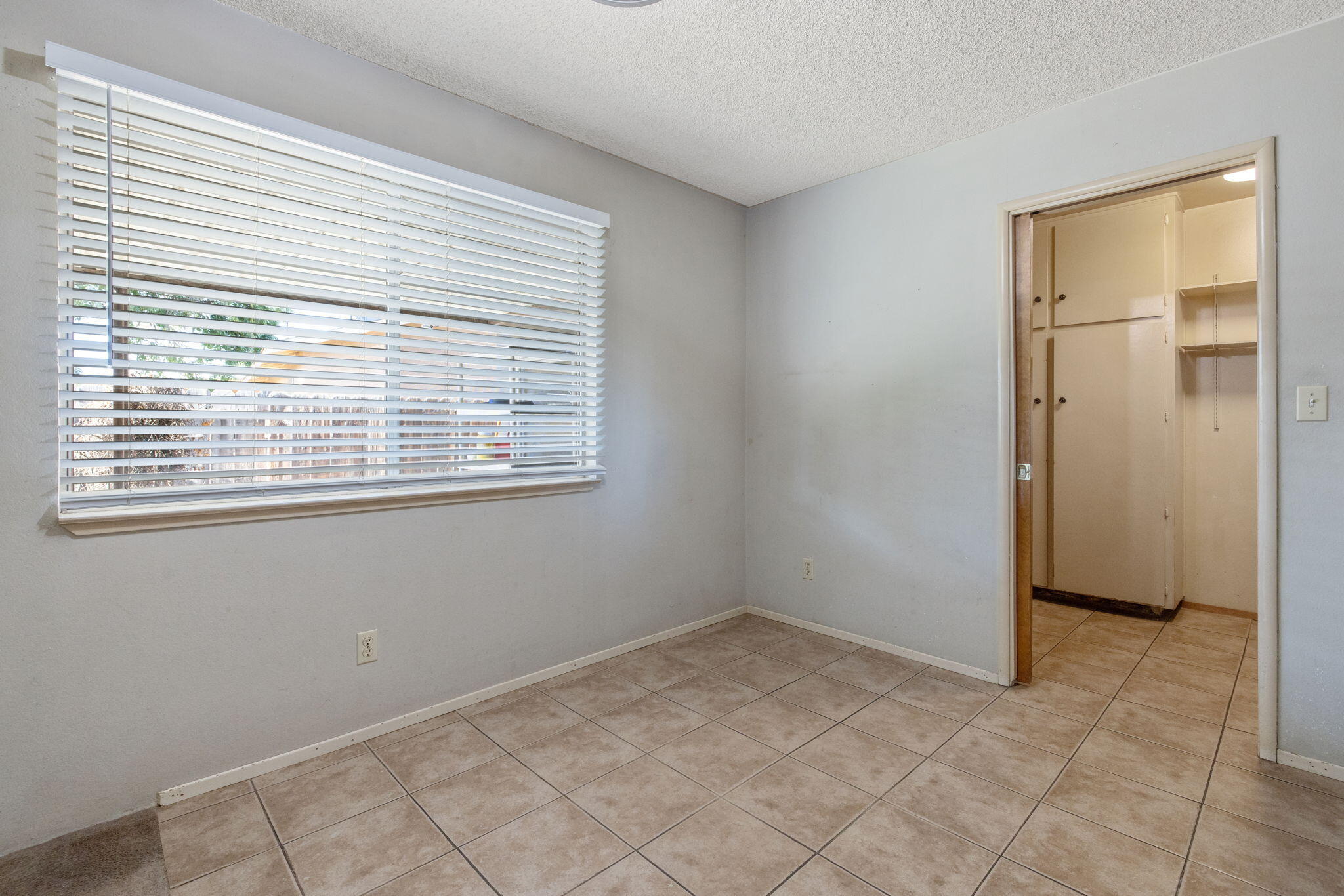817 N Arbor, Tulare, CA 93274