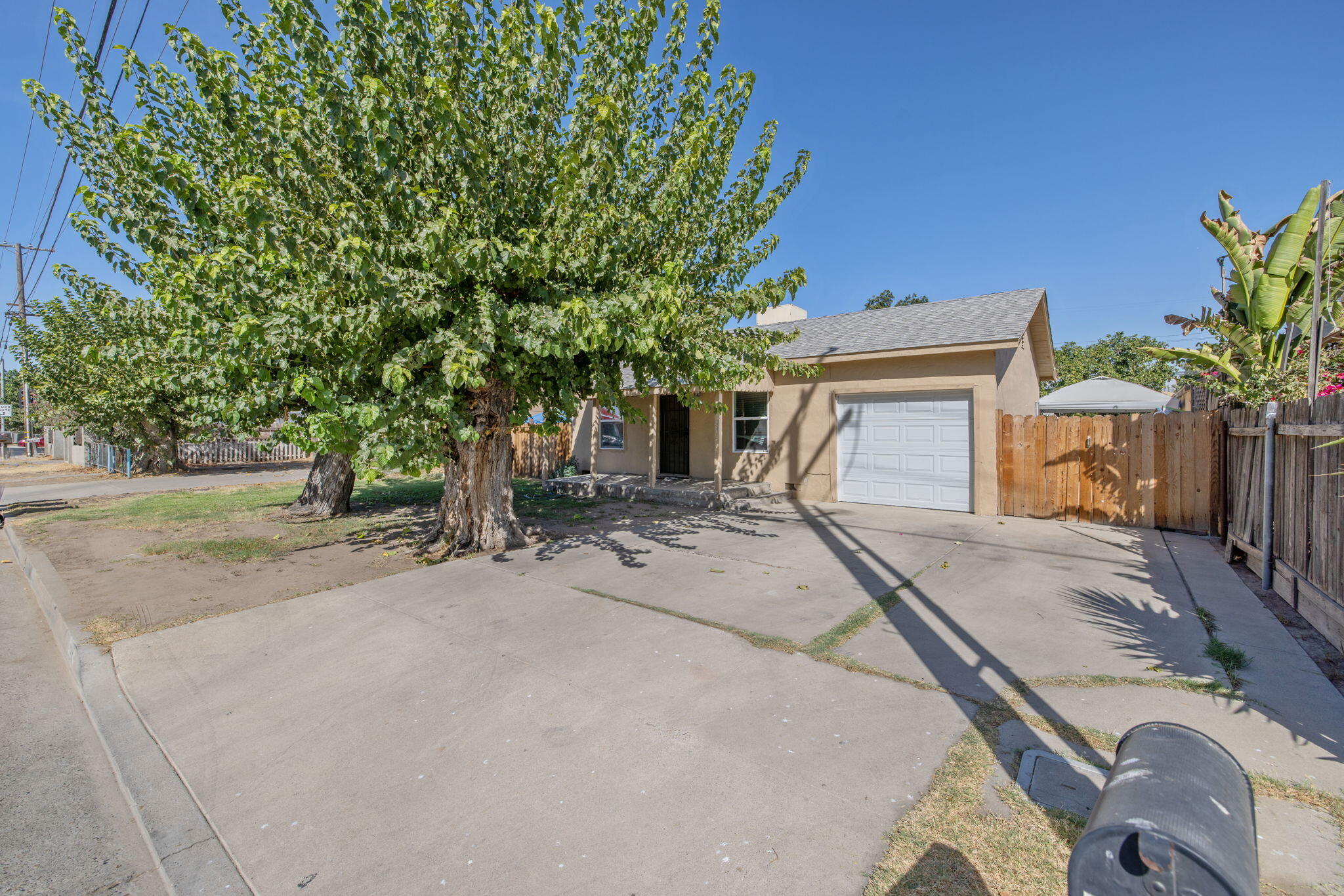 124 S West St, Tulare, CA 93274