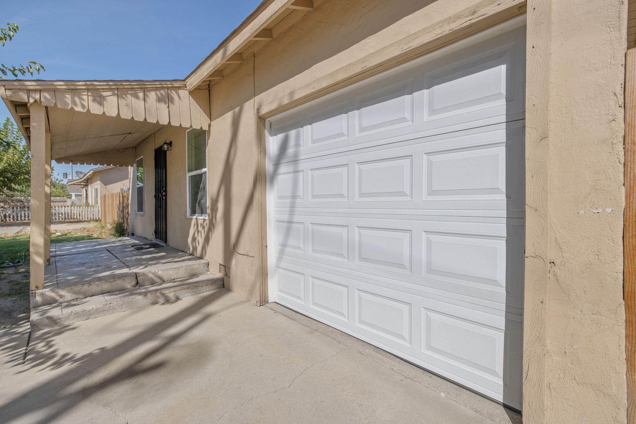 124 S West St, Tulare, CA 93274
