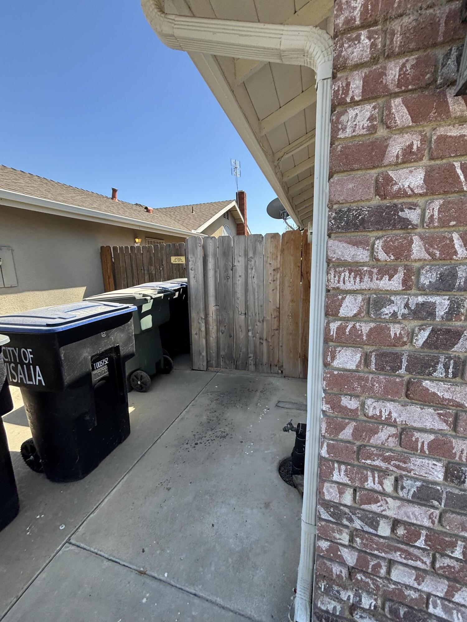 3637 E Center Ct, Visalia, CA 93292