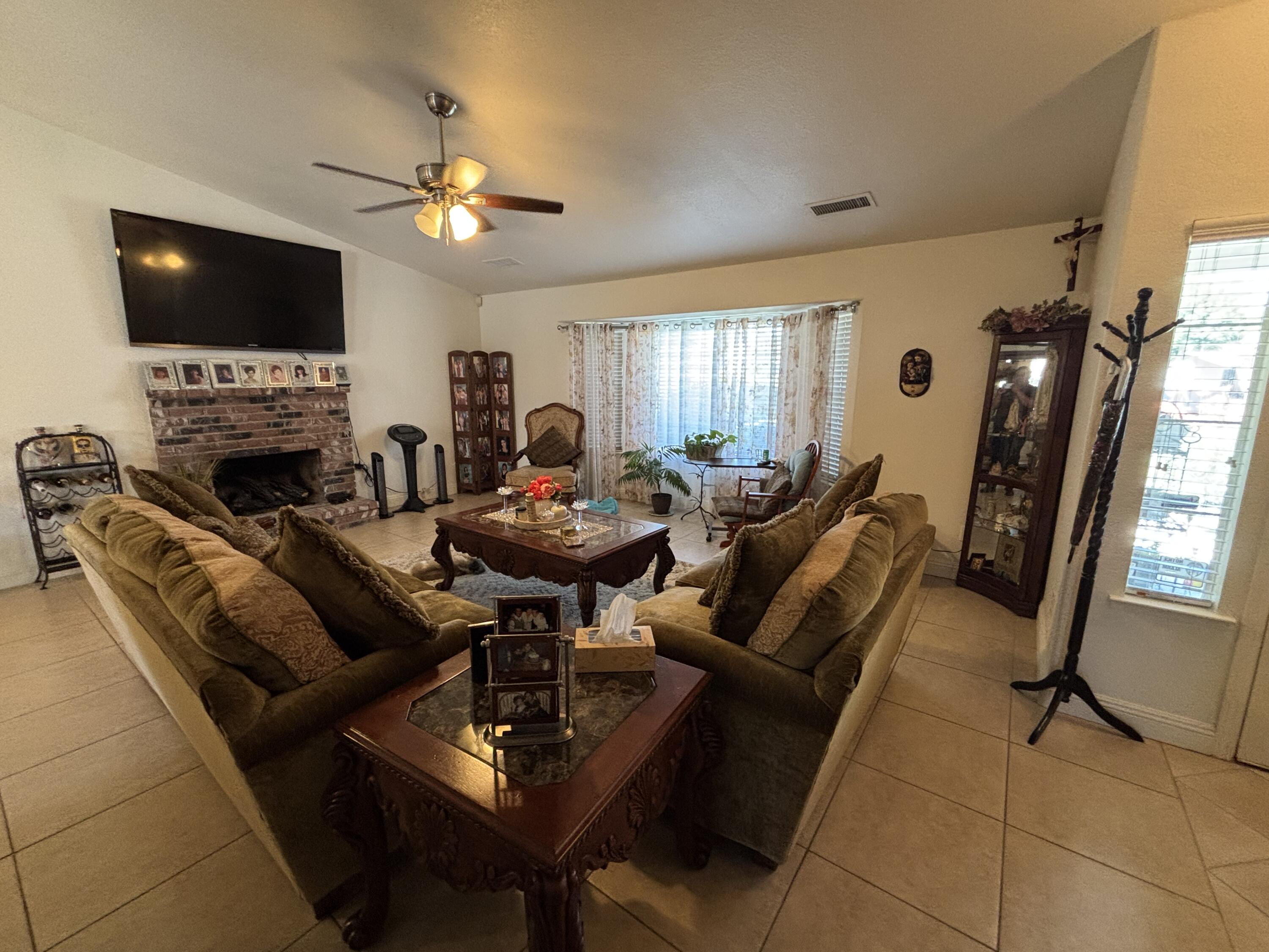 3637 E Center Ct, Visalia, CA 93292