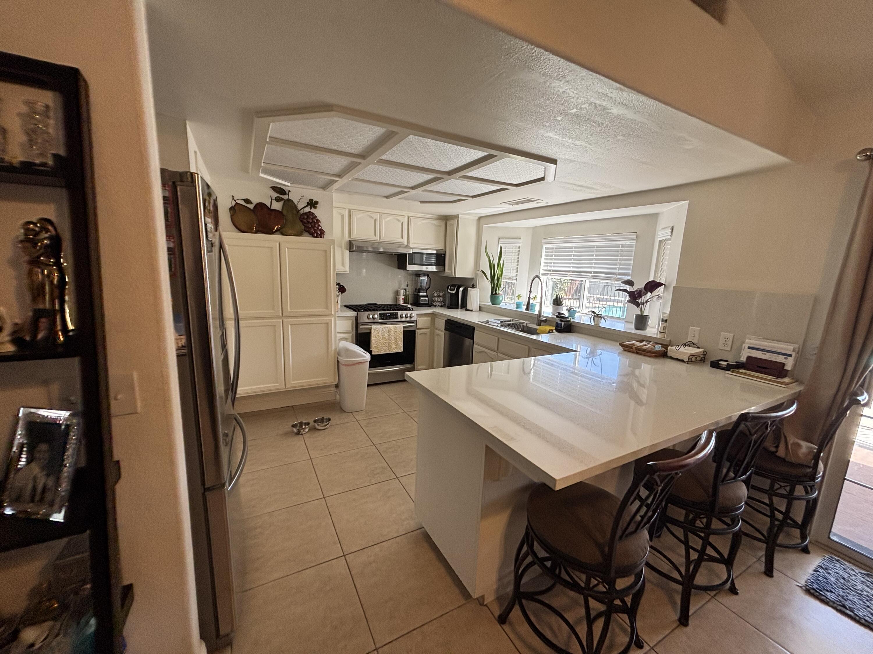 3637 E Center Ct, Visalia, CA 93292
