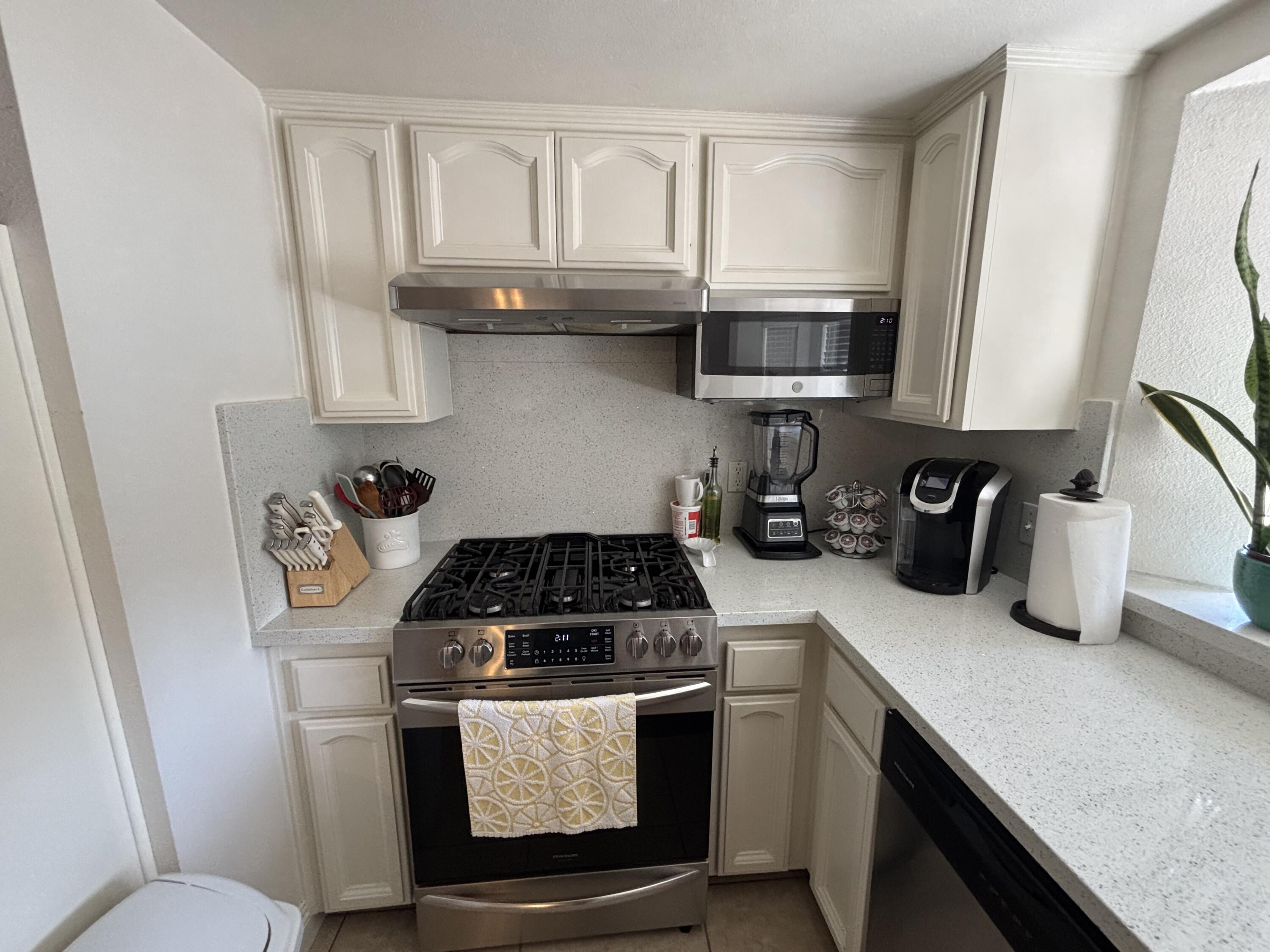 3637 E Center Ct, Visalia, CA 93292