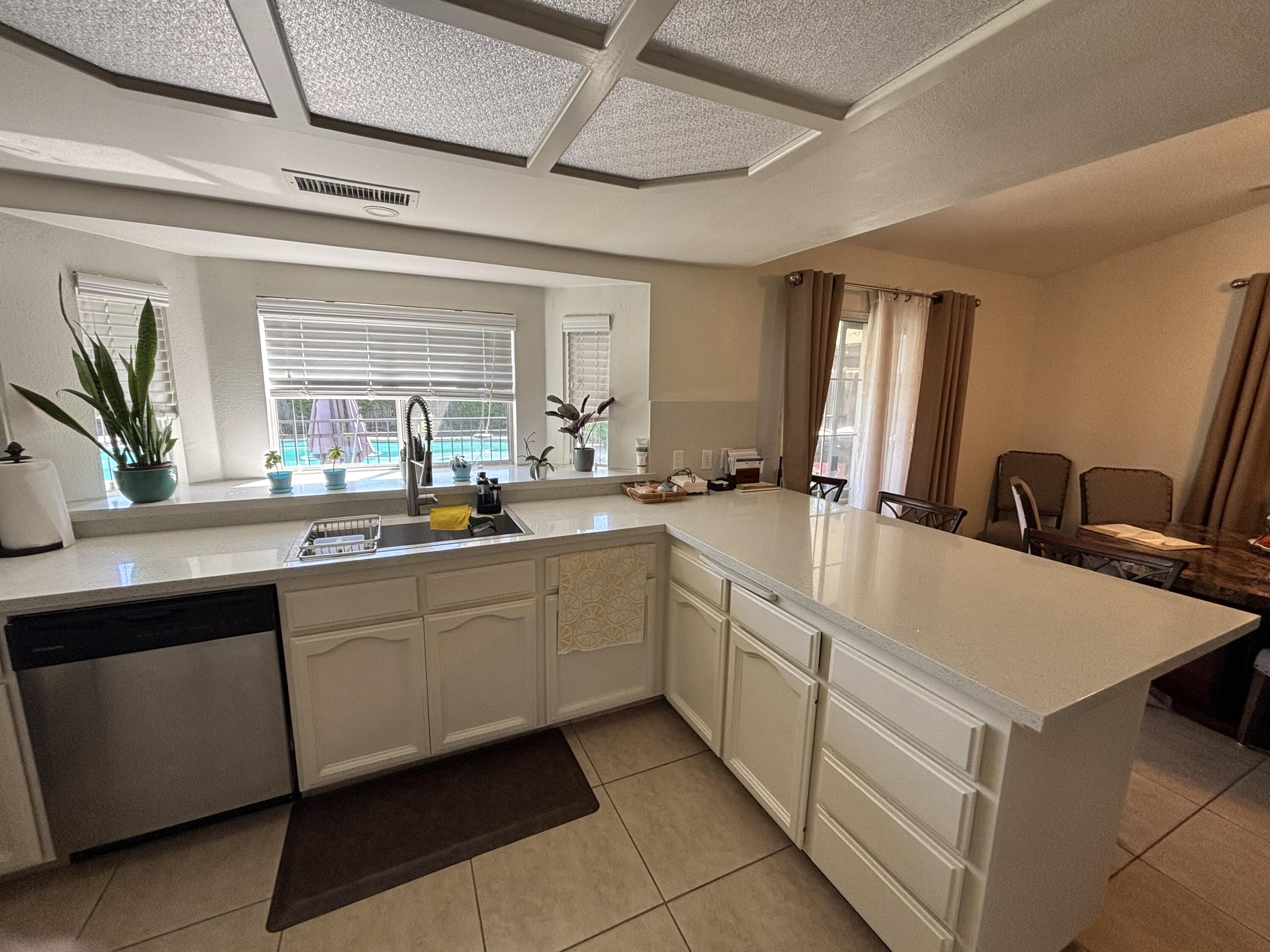 3637 E Center Ct, Visalia, CA 93292