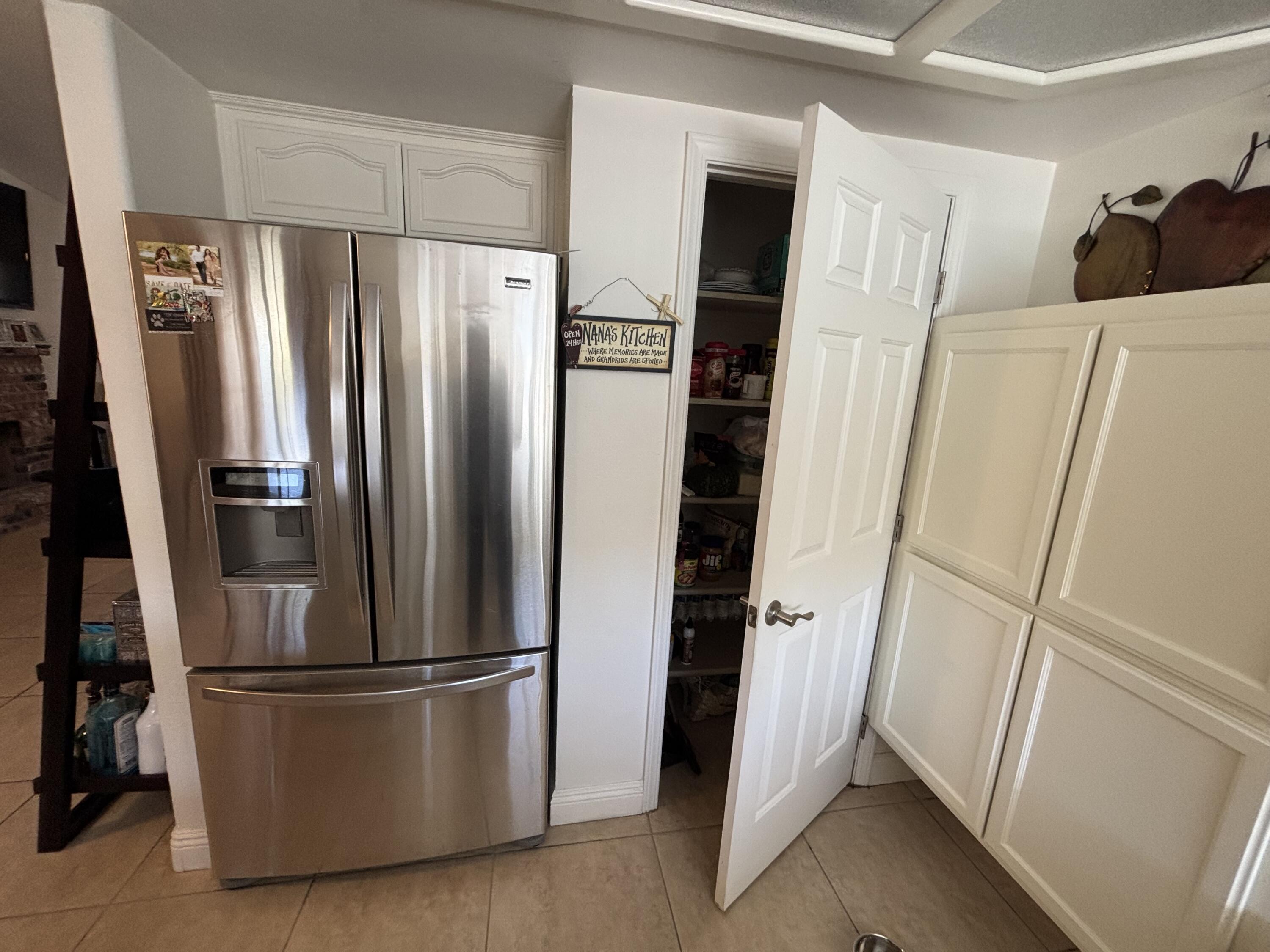 3637 E Center Ct, Visalia, CA 93292