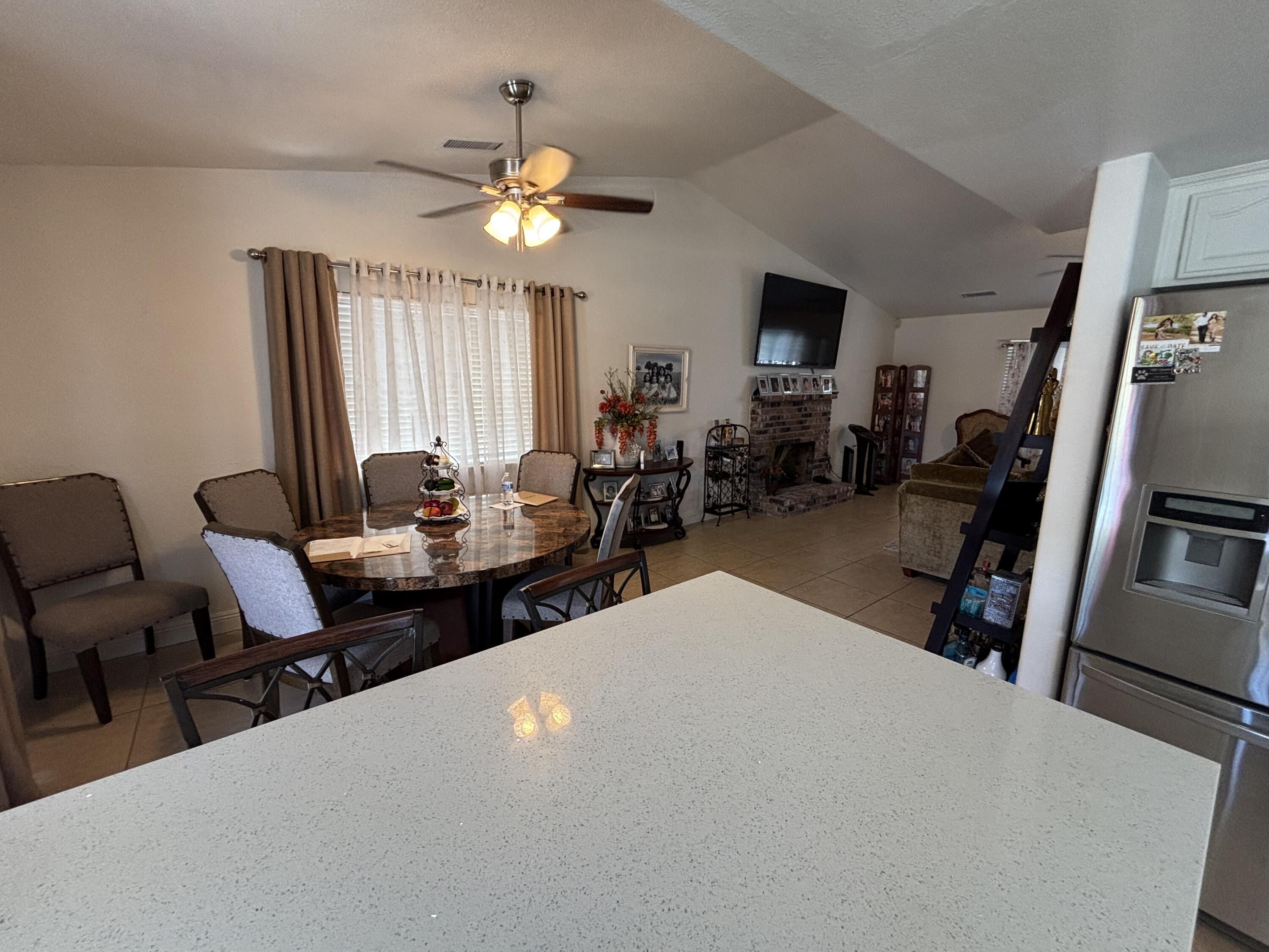 3637 E Center Ct, Visalia, CA 93292