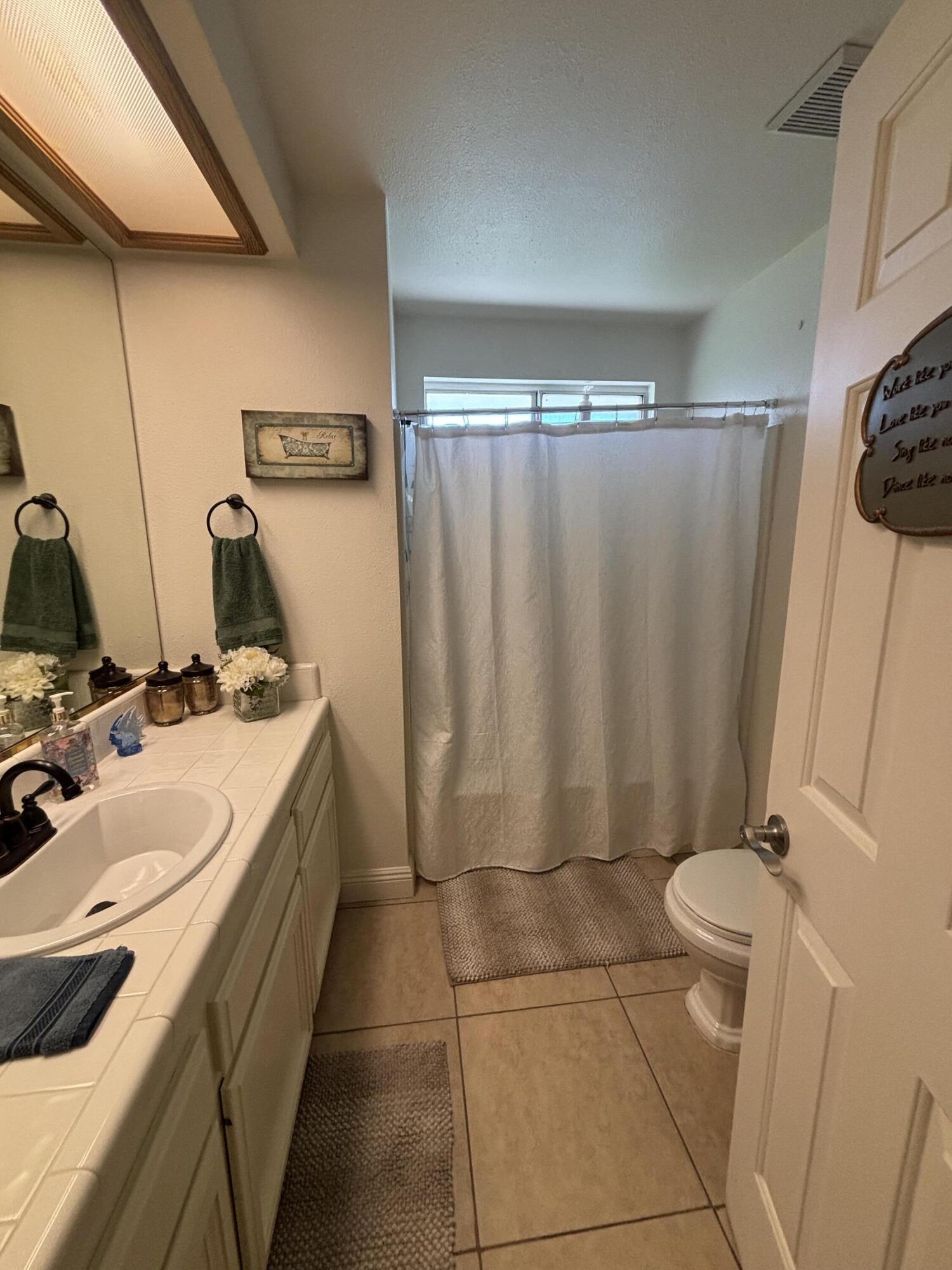 3637 E Center Ct, Visalia, CA 93292