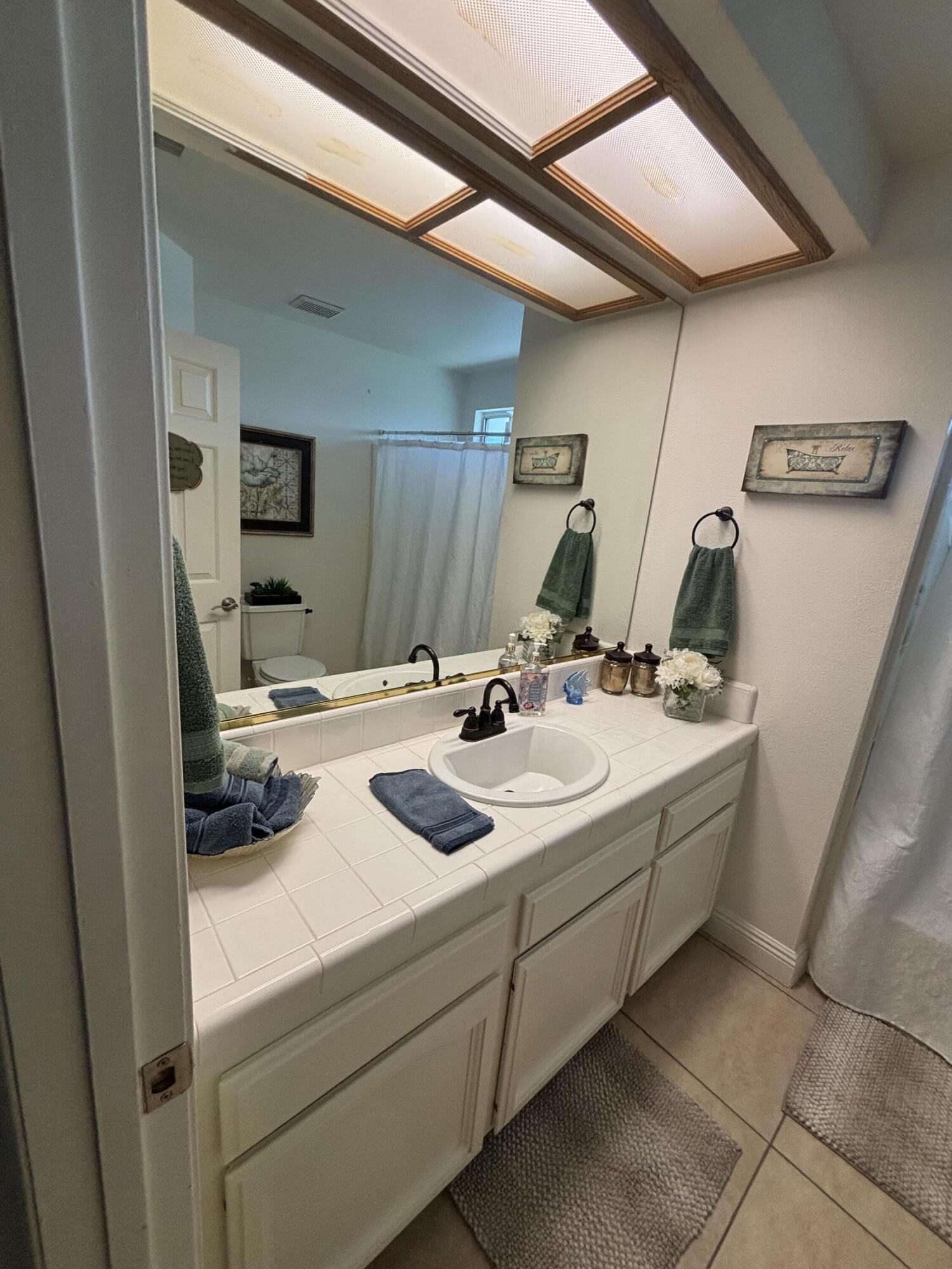 3637 E Center Ct, Visalia, CA 93292