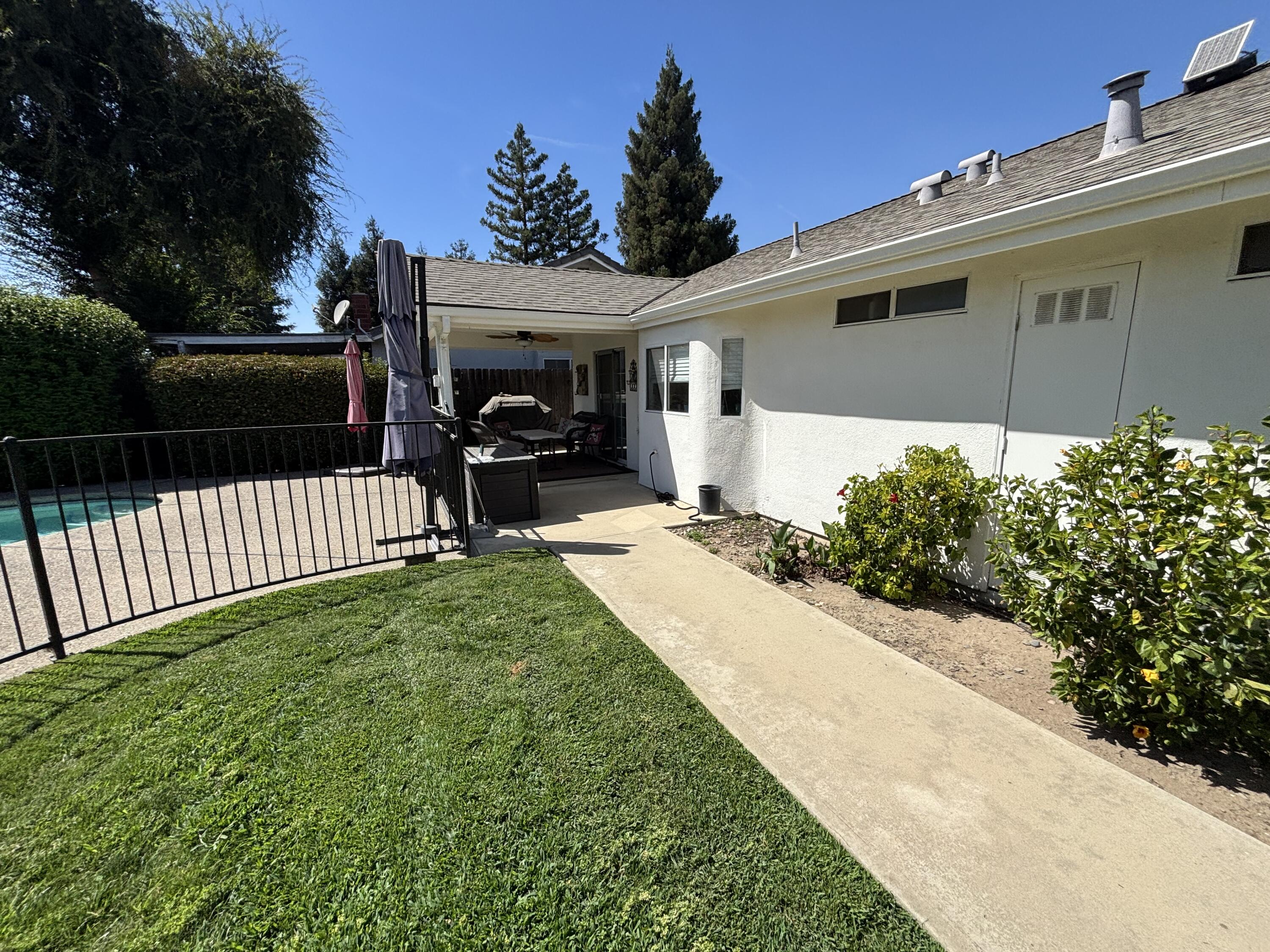 3637 E Center Ct, Visalia, CA 93292
