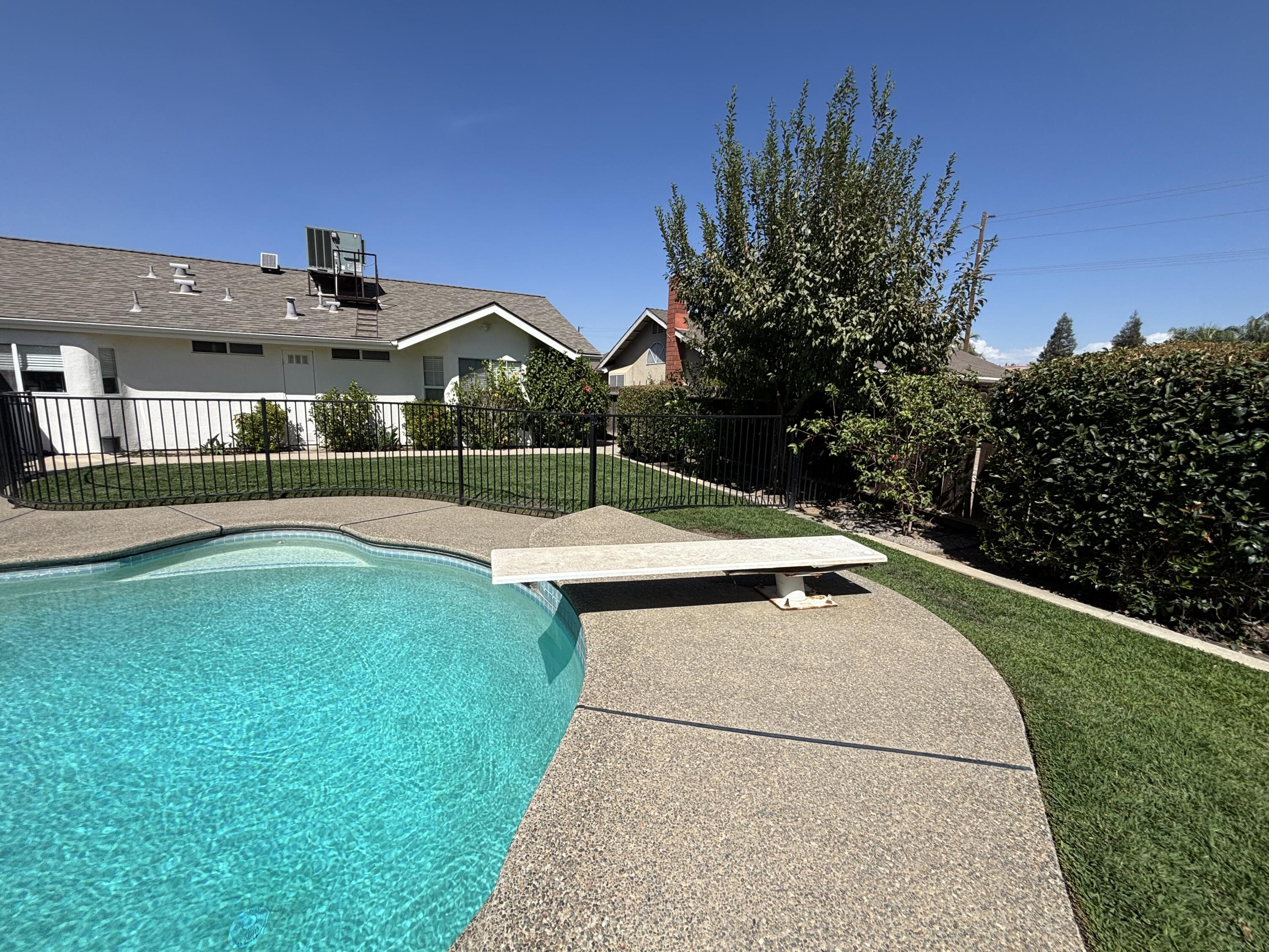 3637 E Center Ct, Visalia, CA 93292