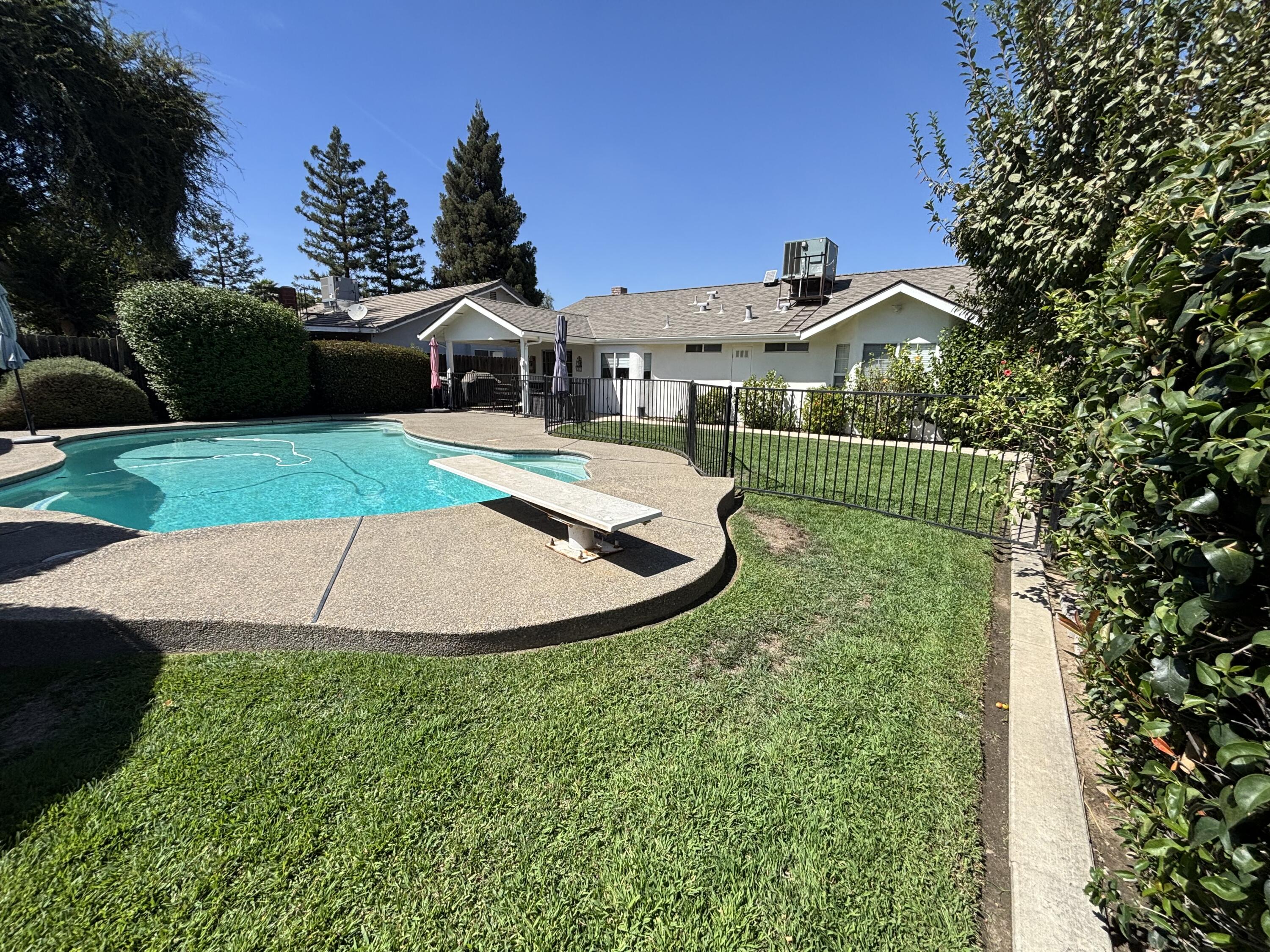 3637 E Center Ct, Visalia, CA 93292
