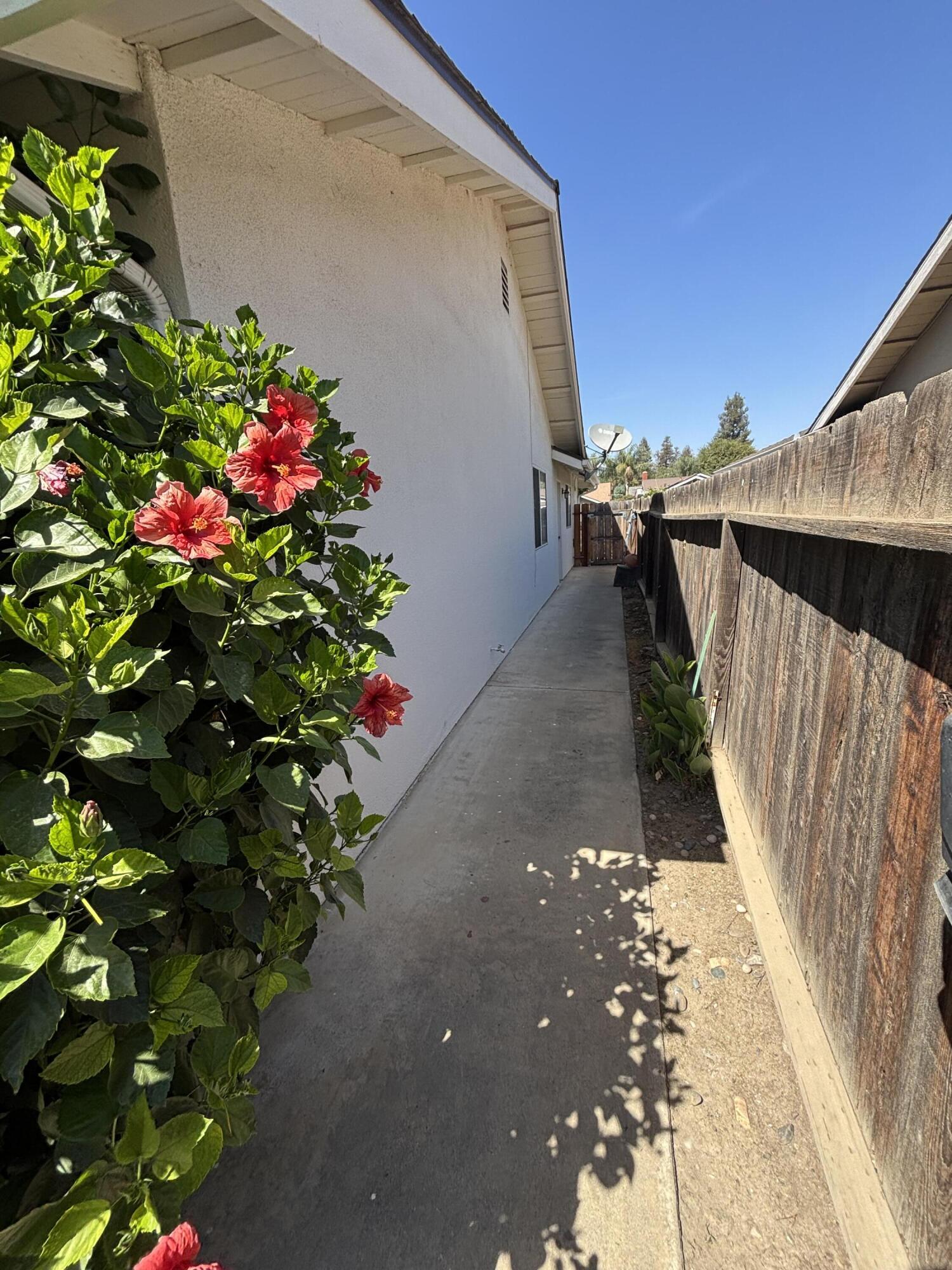 3637 E Center Ct, Visalia, CA 93292