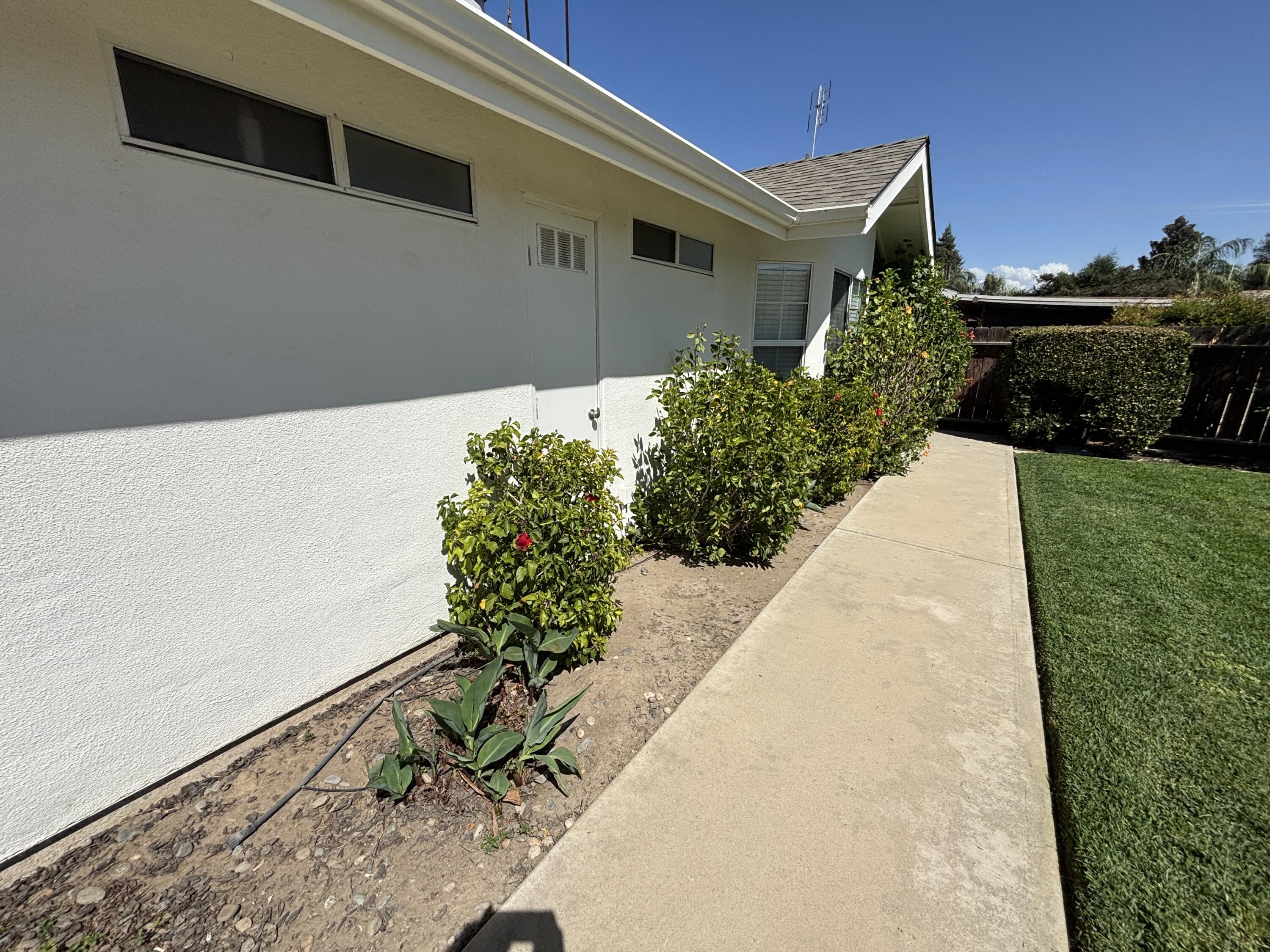 3637 E Center Ct, Visalia, CA 93292