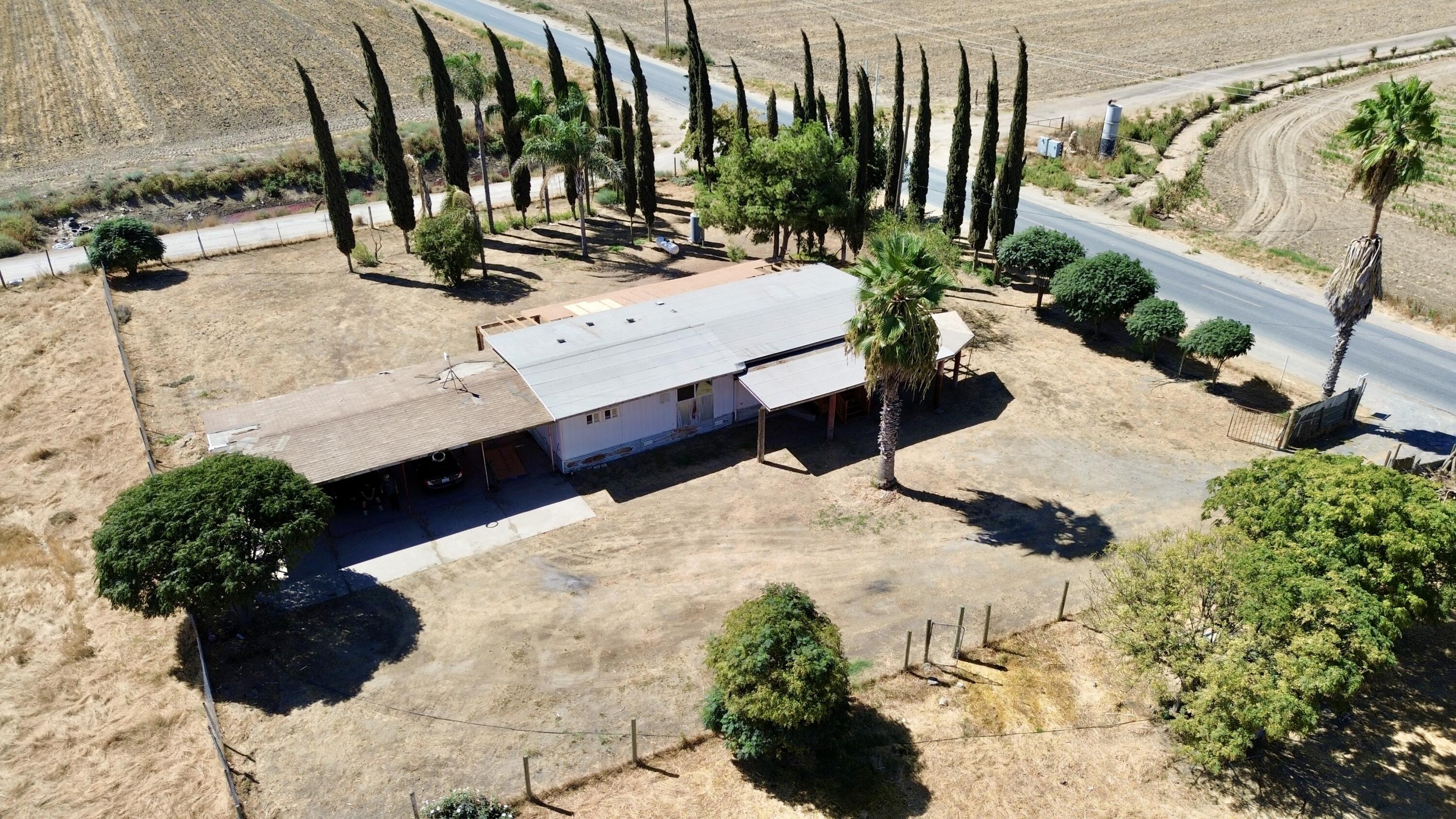 1748 Schott Rd, Earlimart, CA 93219