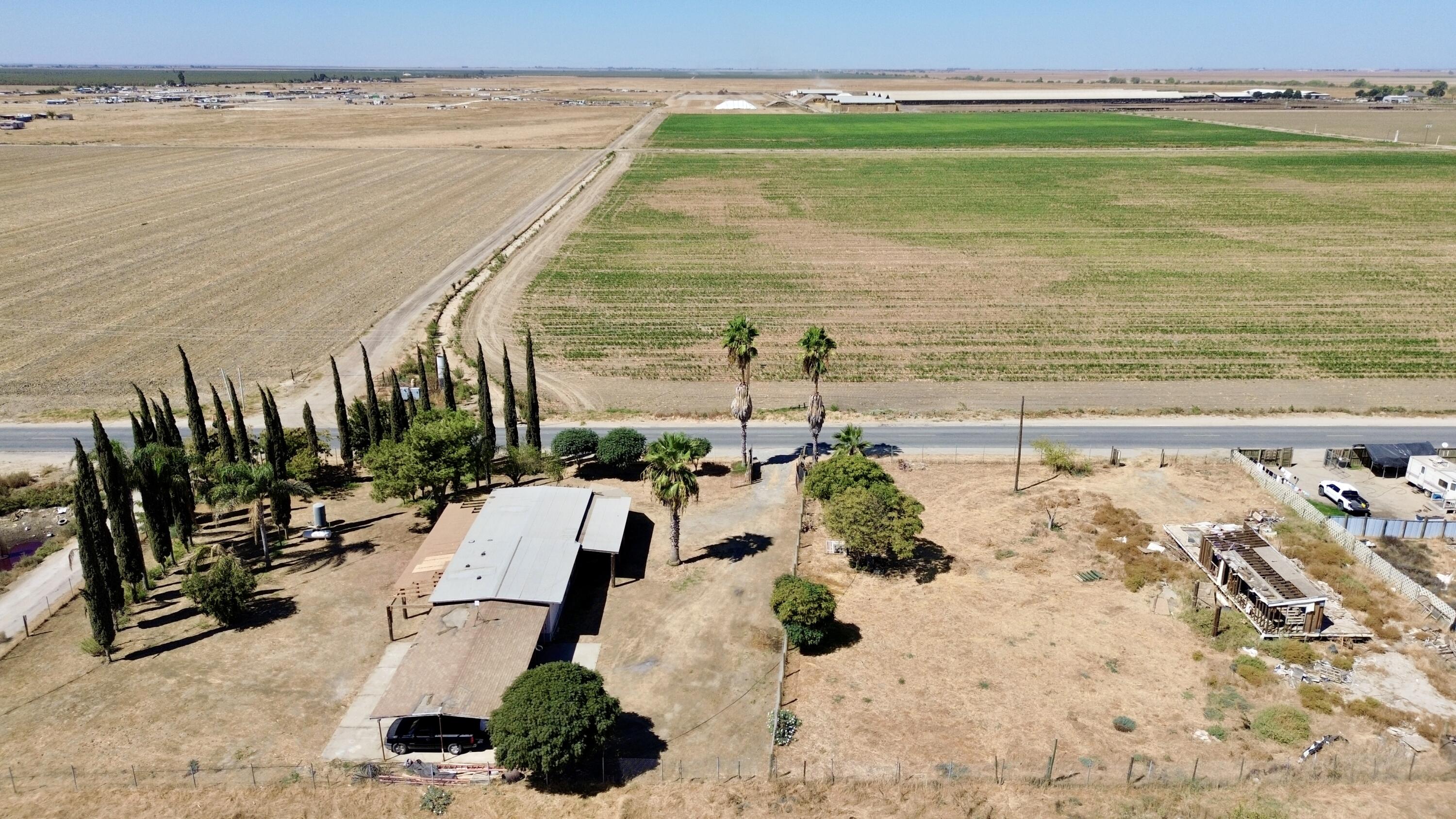 1748 Schott Rd, Earlimart, CA 93219