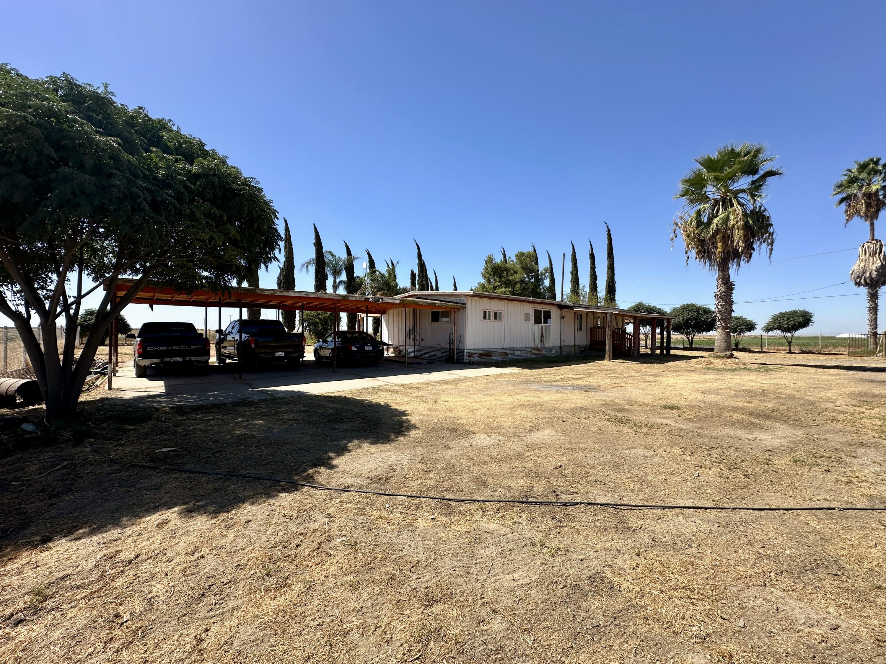 1748 Schott Rd, Earlimart, CA 93219