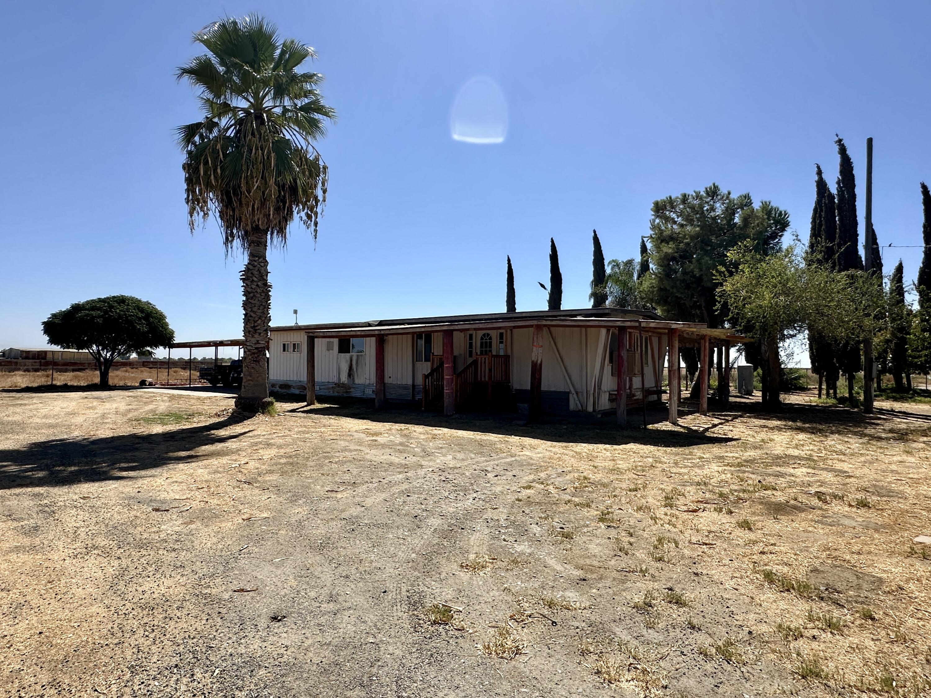 1748 Schott Rd, Earlimart, CA 93219