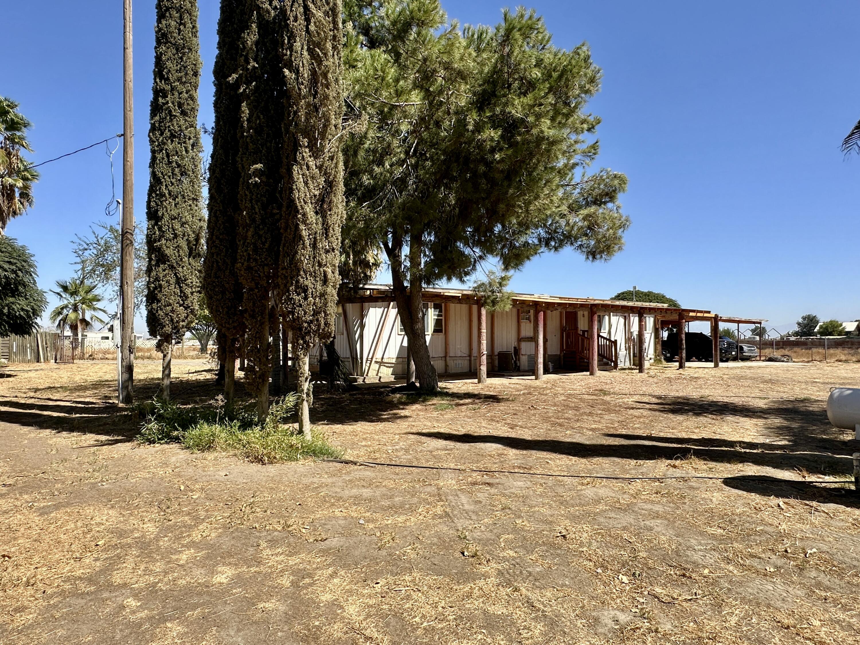 1748 Schott Rd, Earlimart, CA 93219